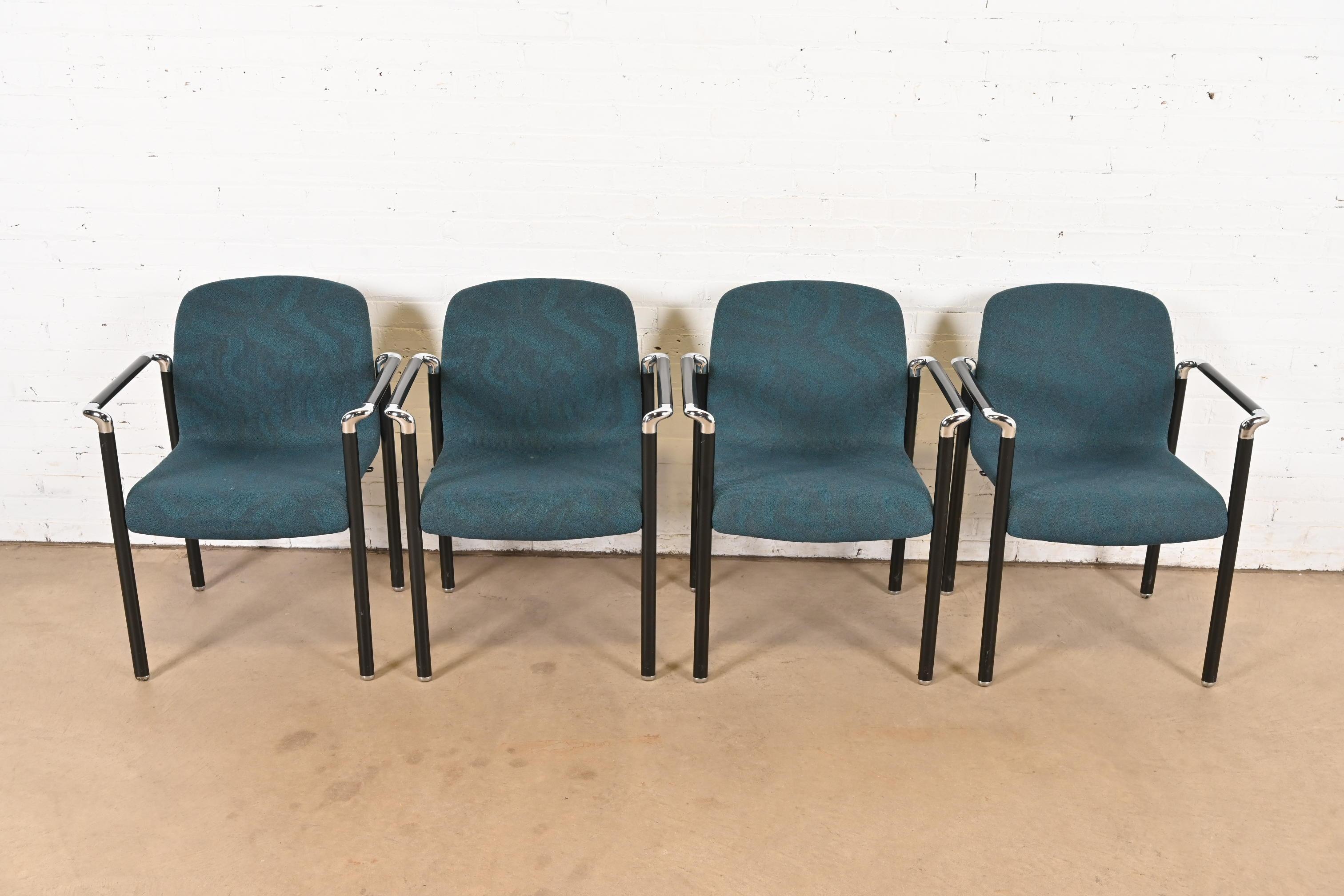 Mid-Century Modern Fauteuils empilables modernes d'Herman Miller, lot de quatre en vente
