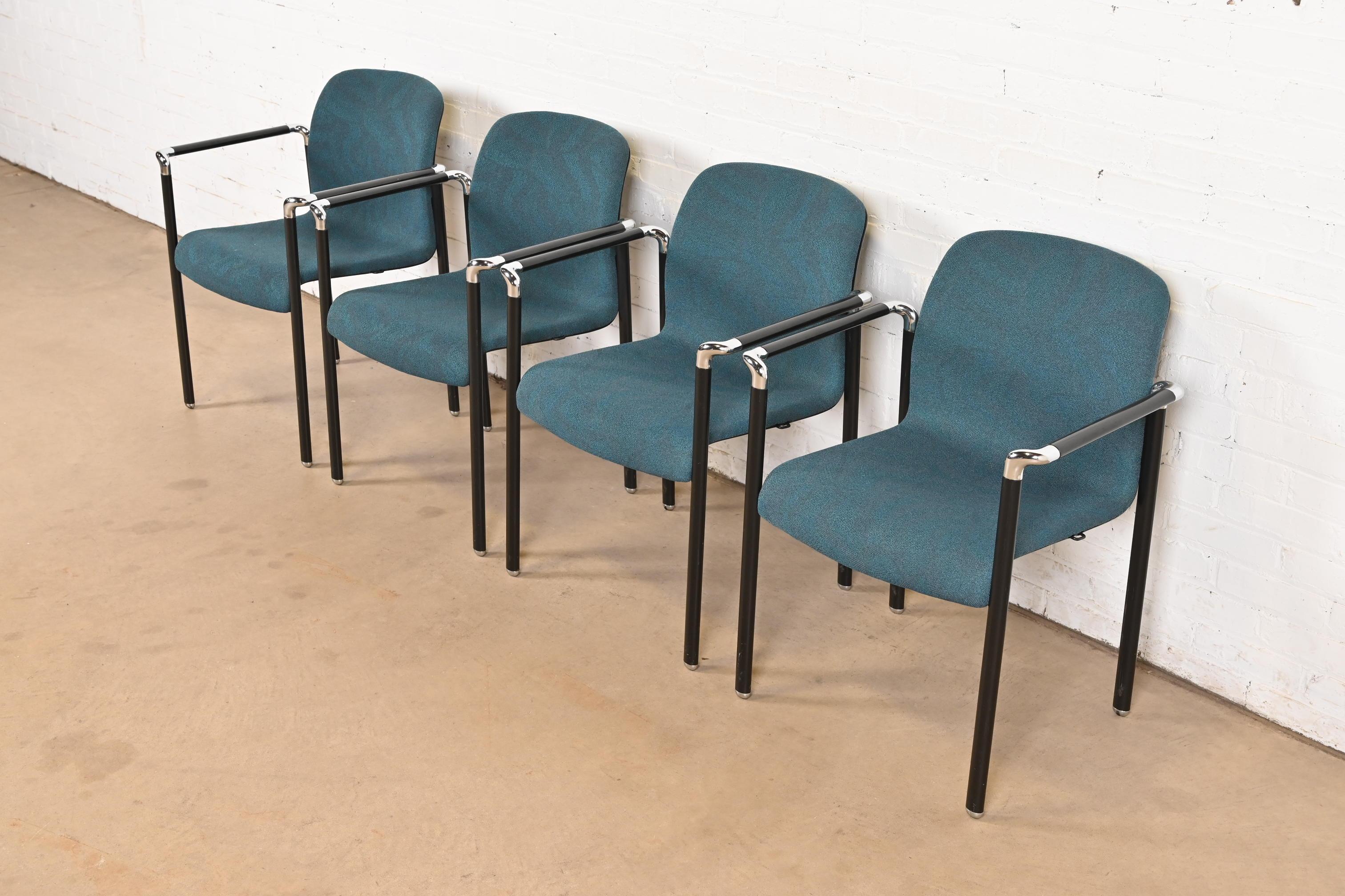 Fauteuils empilables modernes d'Herman Miller, lot de quatre Bon état - En vente à South Bend, IN