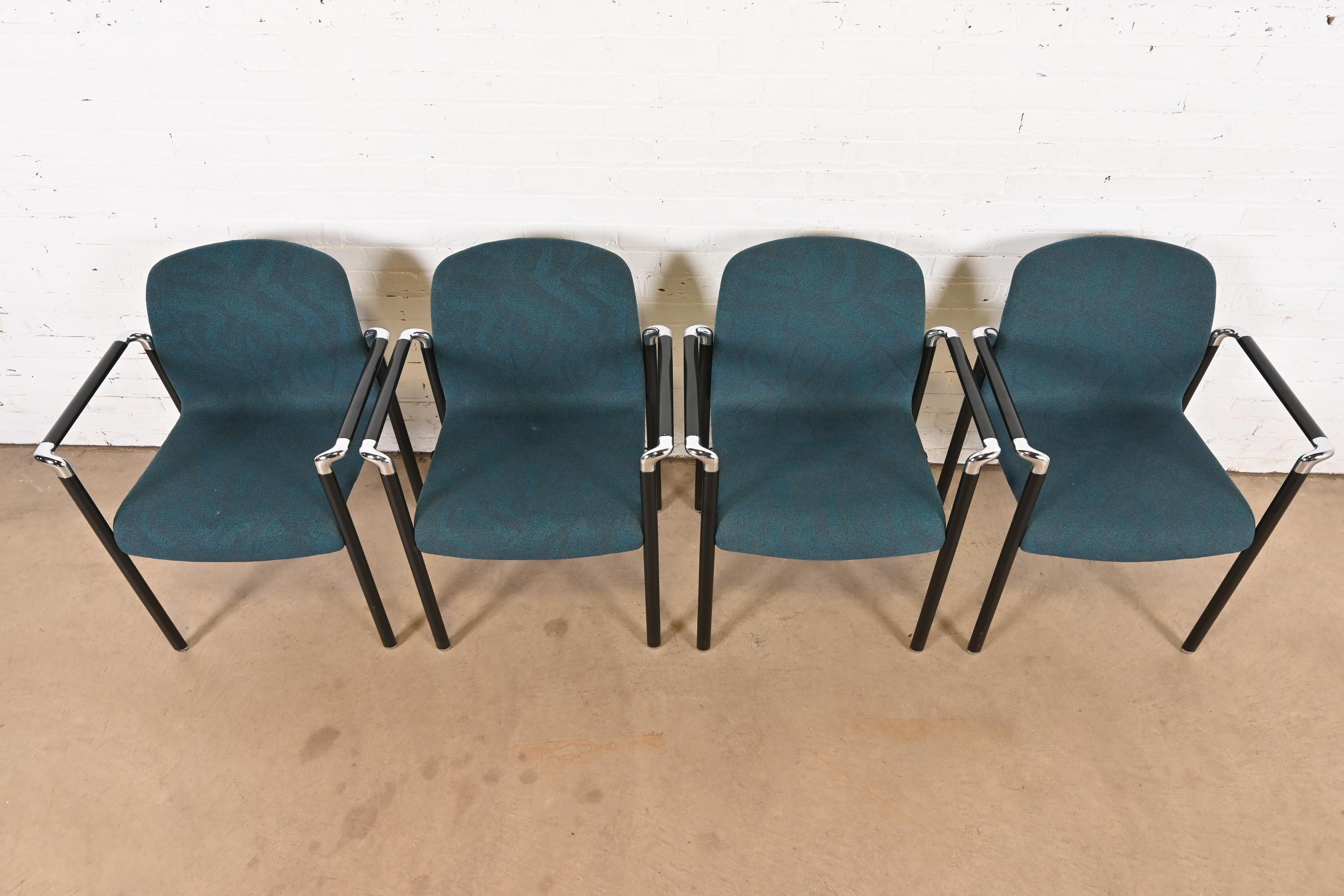 Fin du 20e siècle Fauteuils empilables modernes d'Herman Miller, lot de quatre en vente
