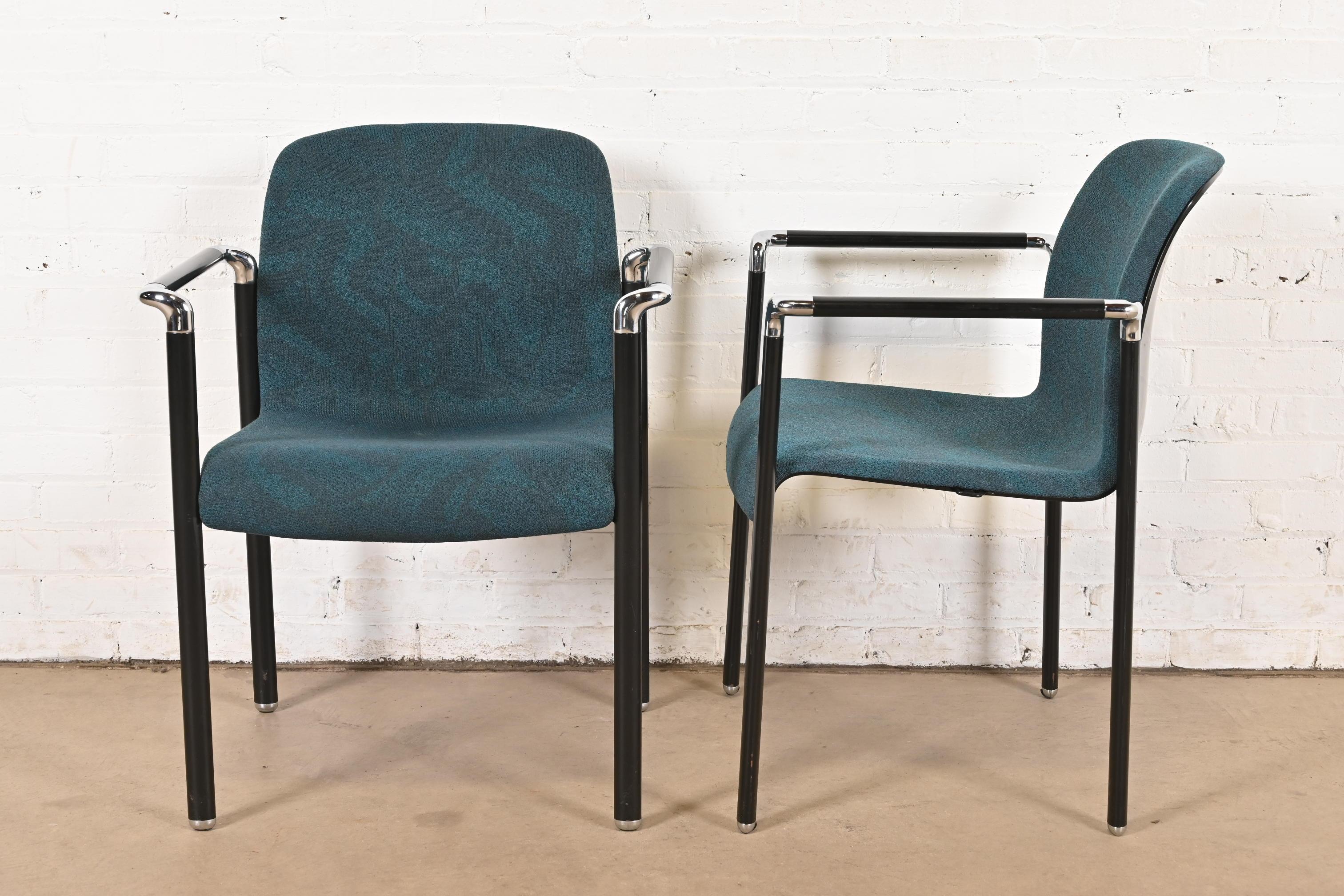 Aluminium Fauteuils empilables modernes d'Herman Miller, lot de quatre en vente