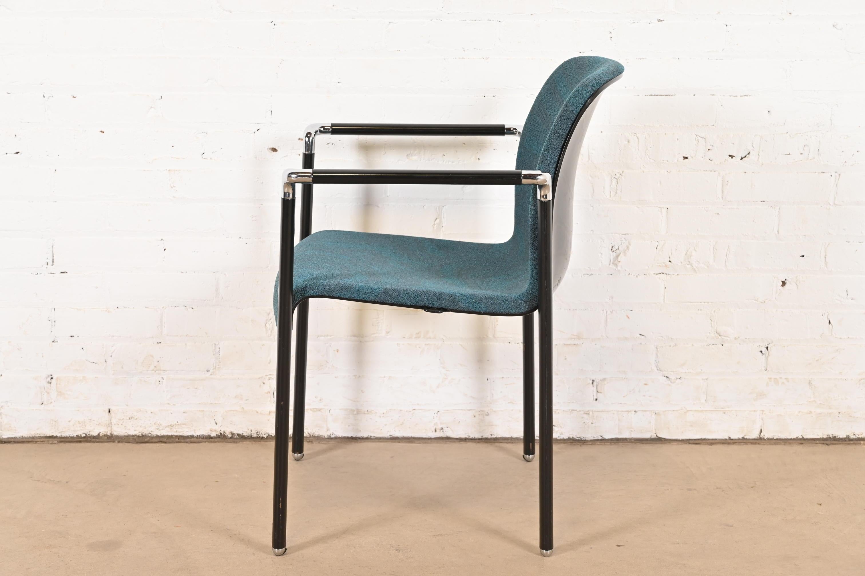 Fauteuils empilables modernes d'Herman Miller, lot de six en vente 2