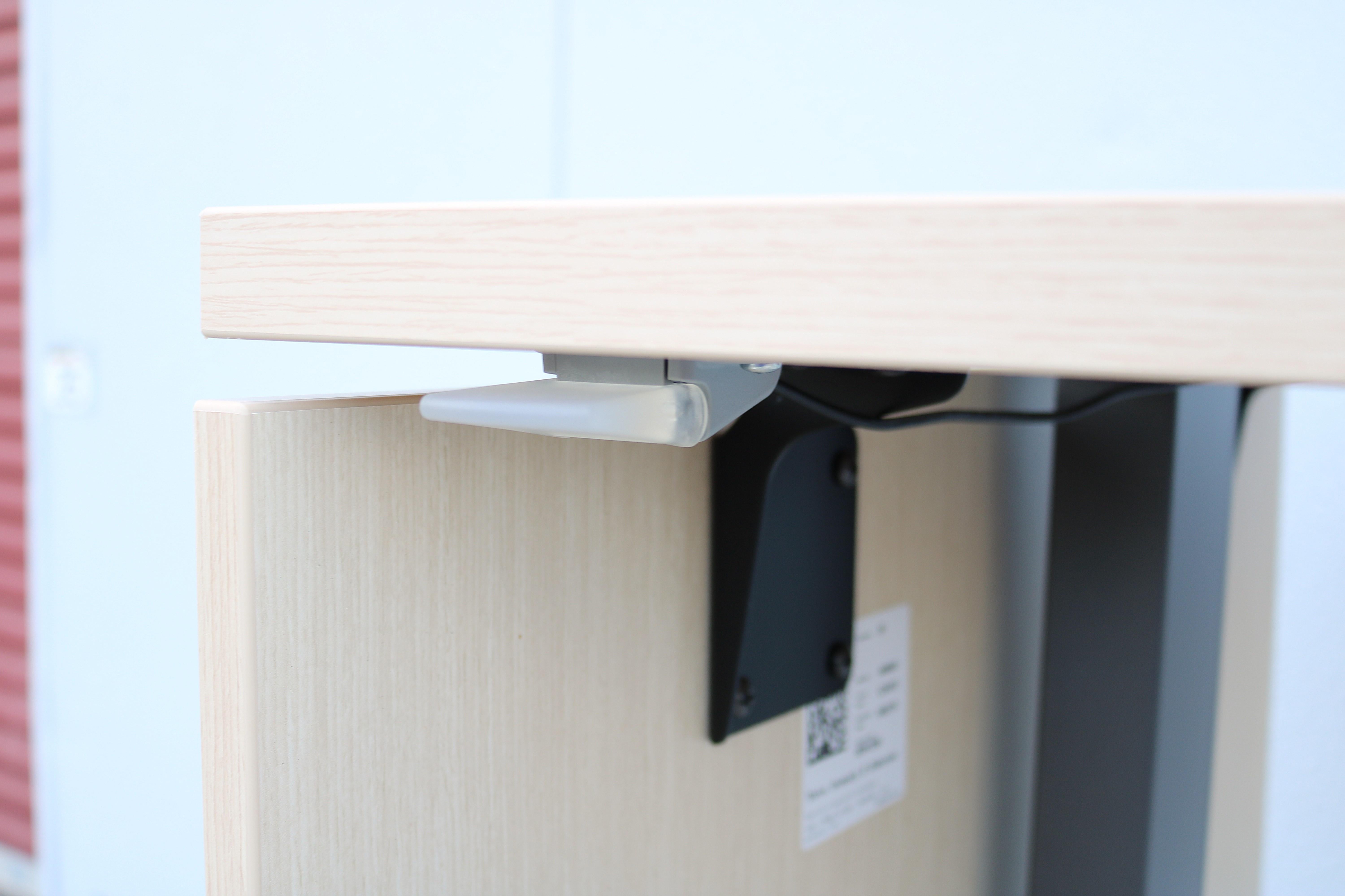 Bureau de table rectangulaire assis-debout électrique à hauteur réglable Herman Miller en vente 9