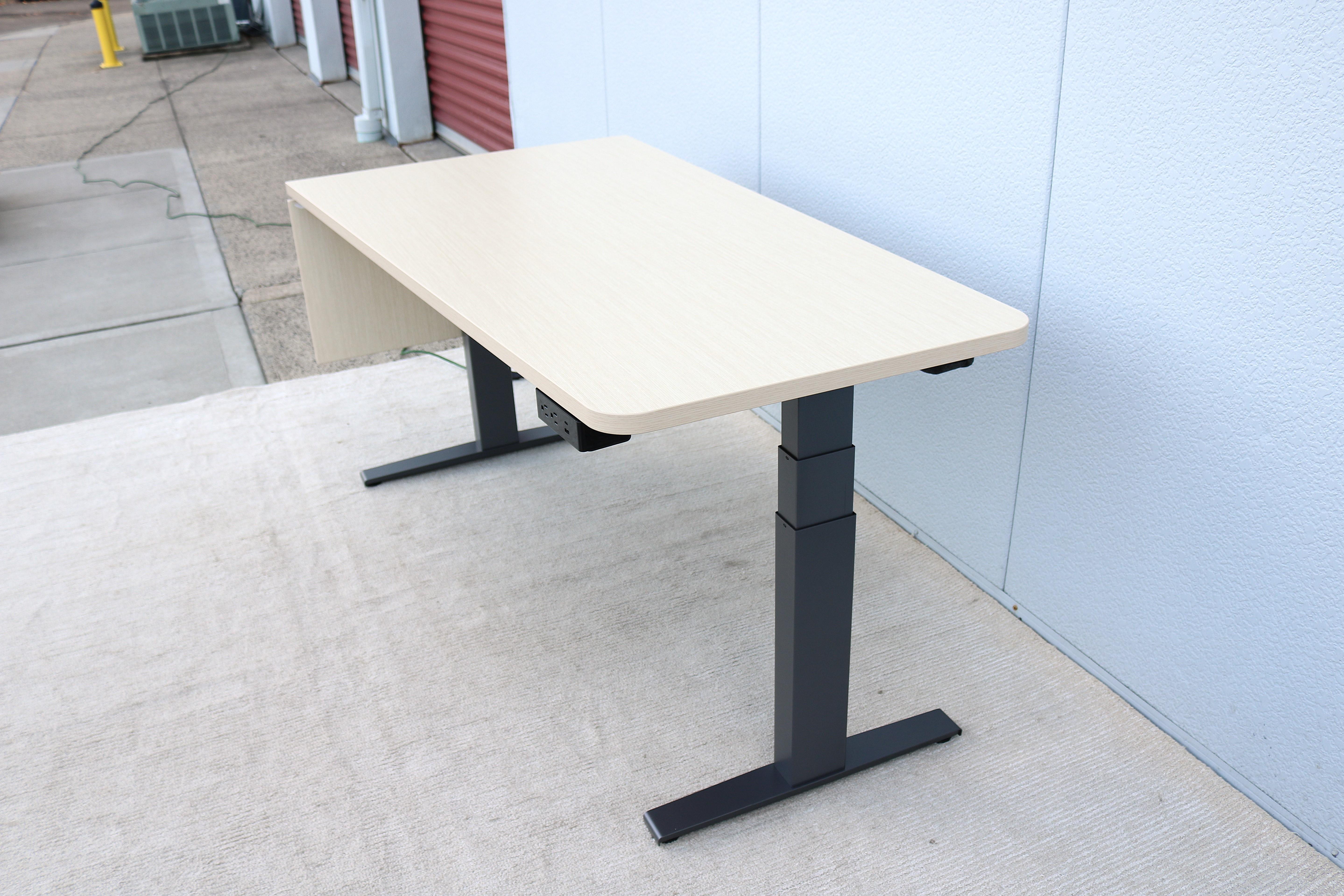 Américain Bureau de table rectangulaire assis-debout électrique à hauteur réglable Herman Miller en vente