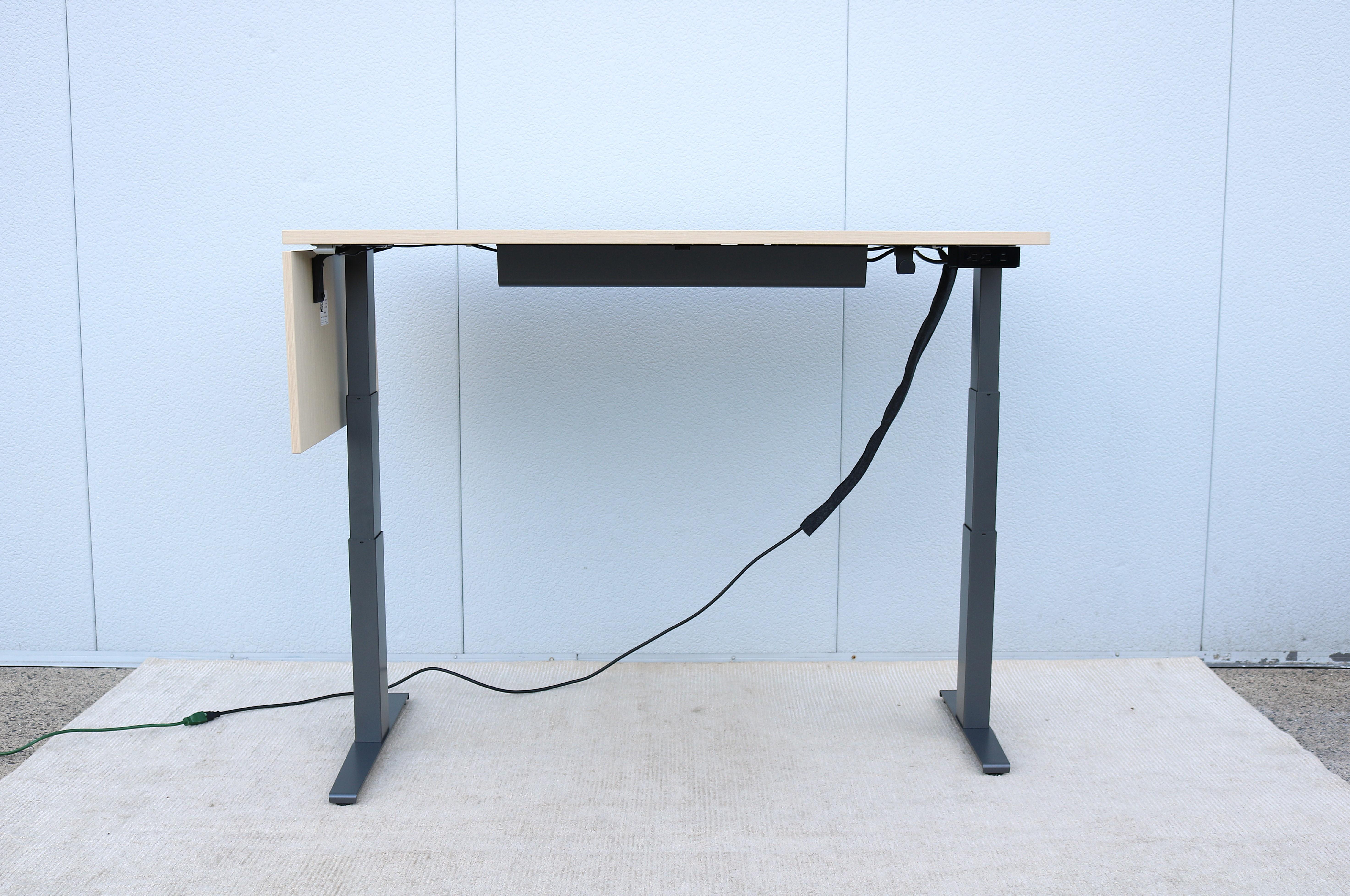Bureau de table rectangulaire assis-debout électrique à hauteur réglable Herman Miller Neuf - En vente à Secaucus, NJ