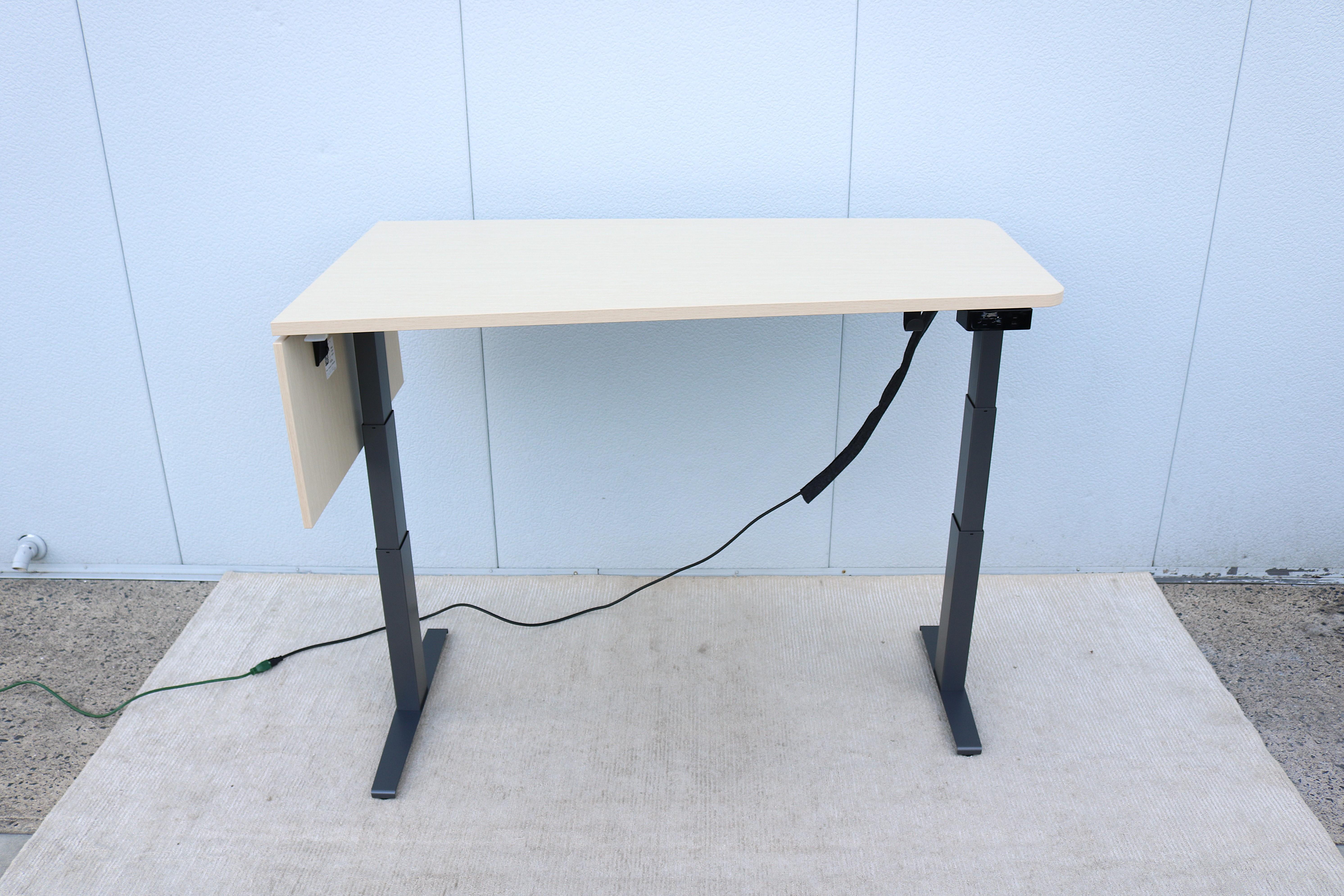 XXIe siècle et contemporain Bureau de table rectangulaire assis-debout électrique à hauteur réglable Herman Miller en vente