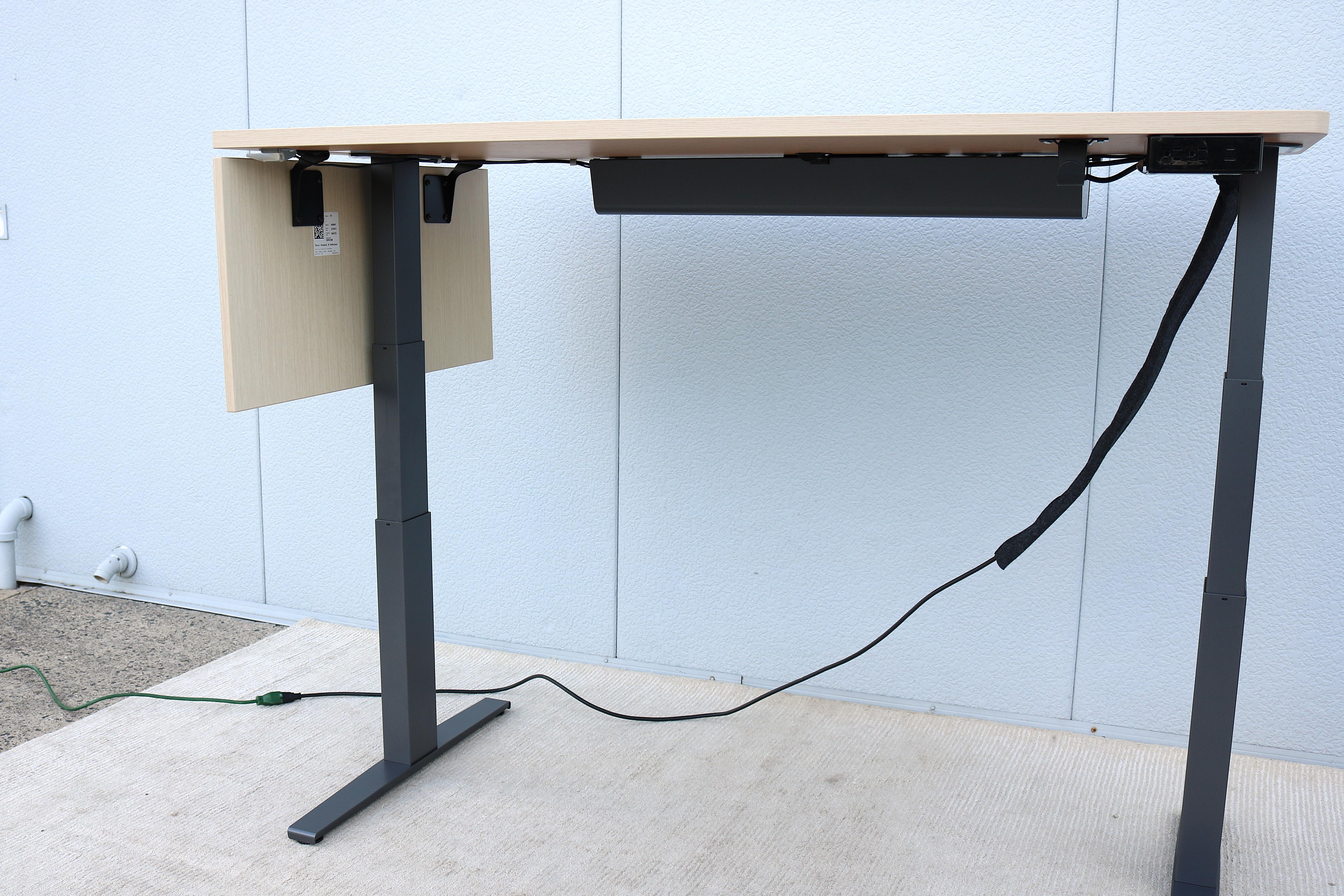 Acier Bureau de table rectangulaire assis-debout électrique à hauteur réglable Herman Miller en vente