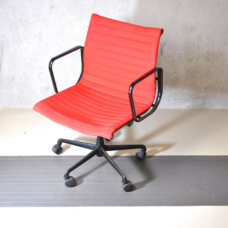 Herman Miller Office Chair in Red Fabric For Sale at 1stDibs