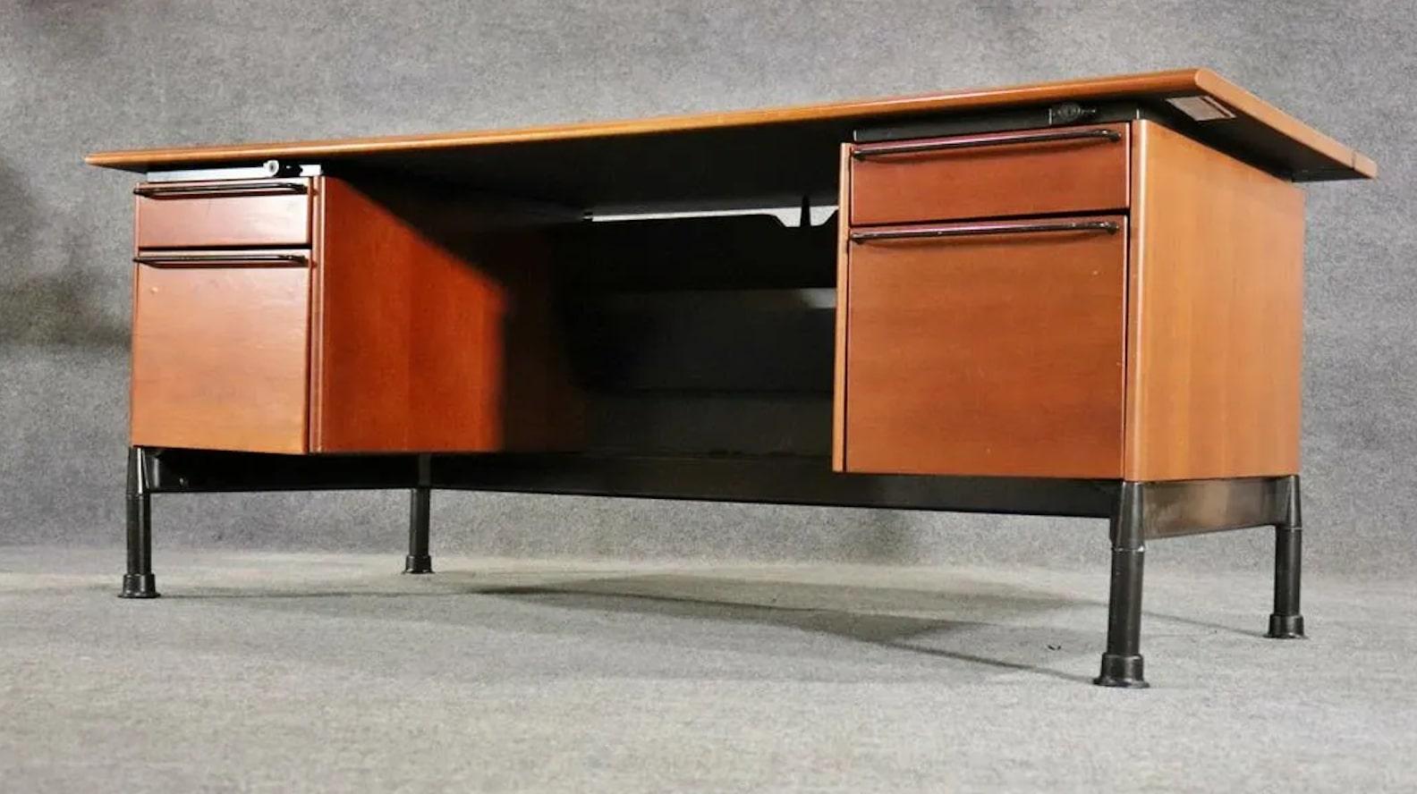 Mid-Century Modern Herman Miller Office Desk For Sale