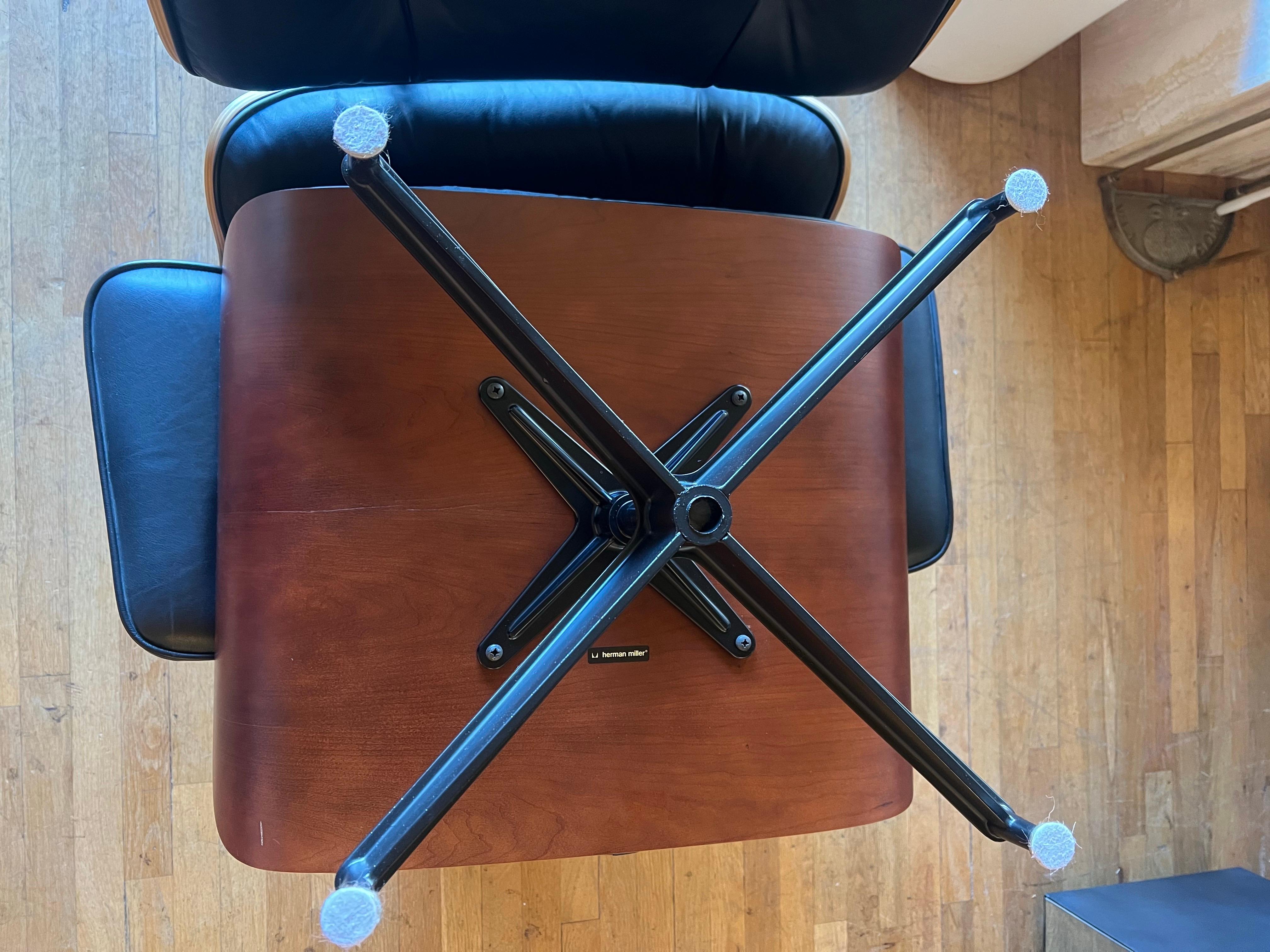 Leather Herman Miller Original Eames Lounge Chair and Ottoman Model 670 and 671