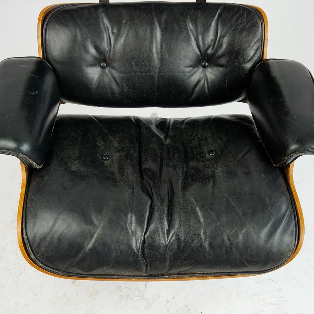 Mid-Century Modern Herman Miller Rosewood and Black Leather Eames Lounge Chair and Ottoman