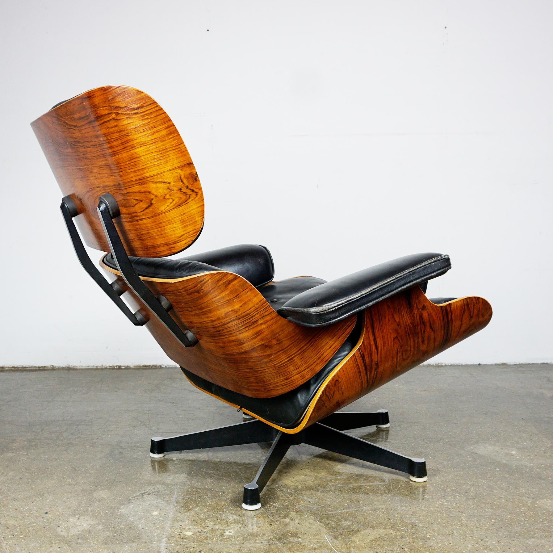 Herman Miller Rosewood and Black Leather Eames Lounge Chair In Good Condition In Vienna, AT
