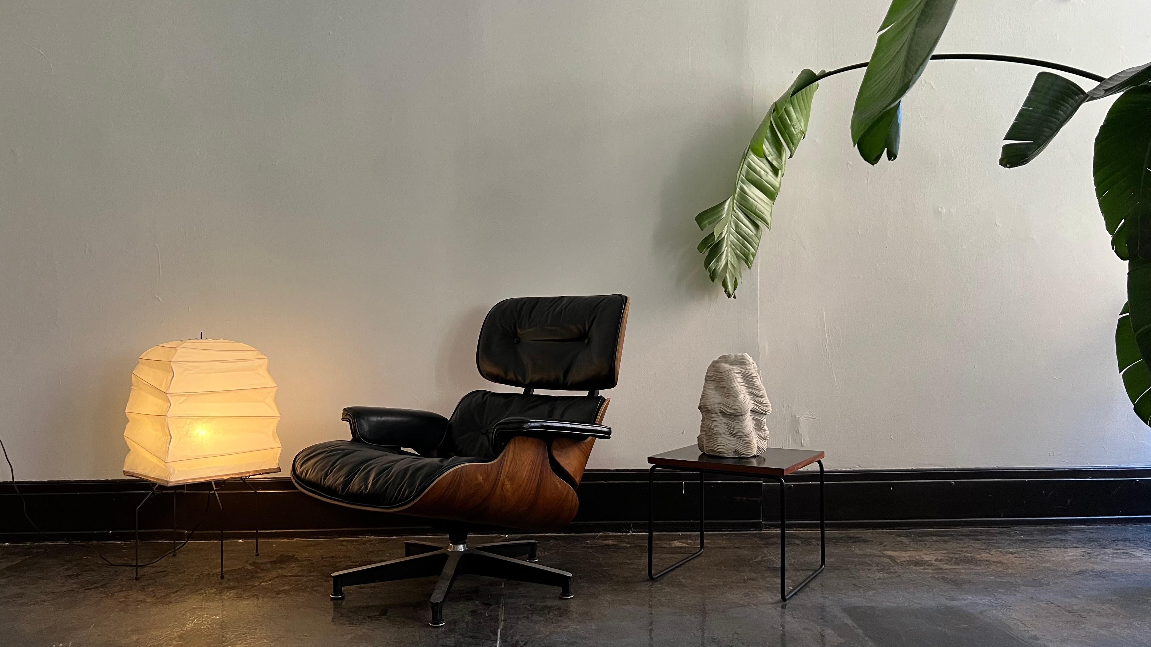 Mid-Century Modern Herman Miller Rosewood Eames Lounge Chair 1960s For Sale