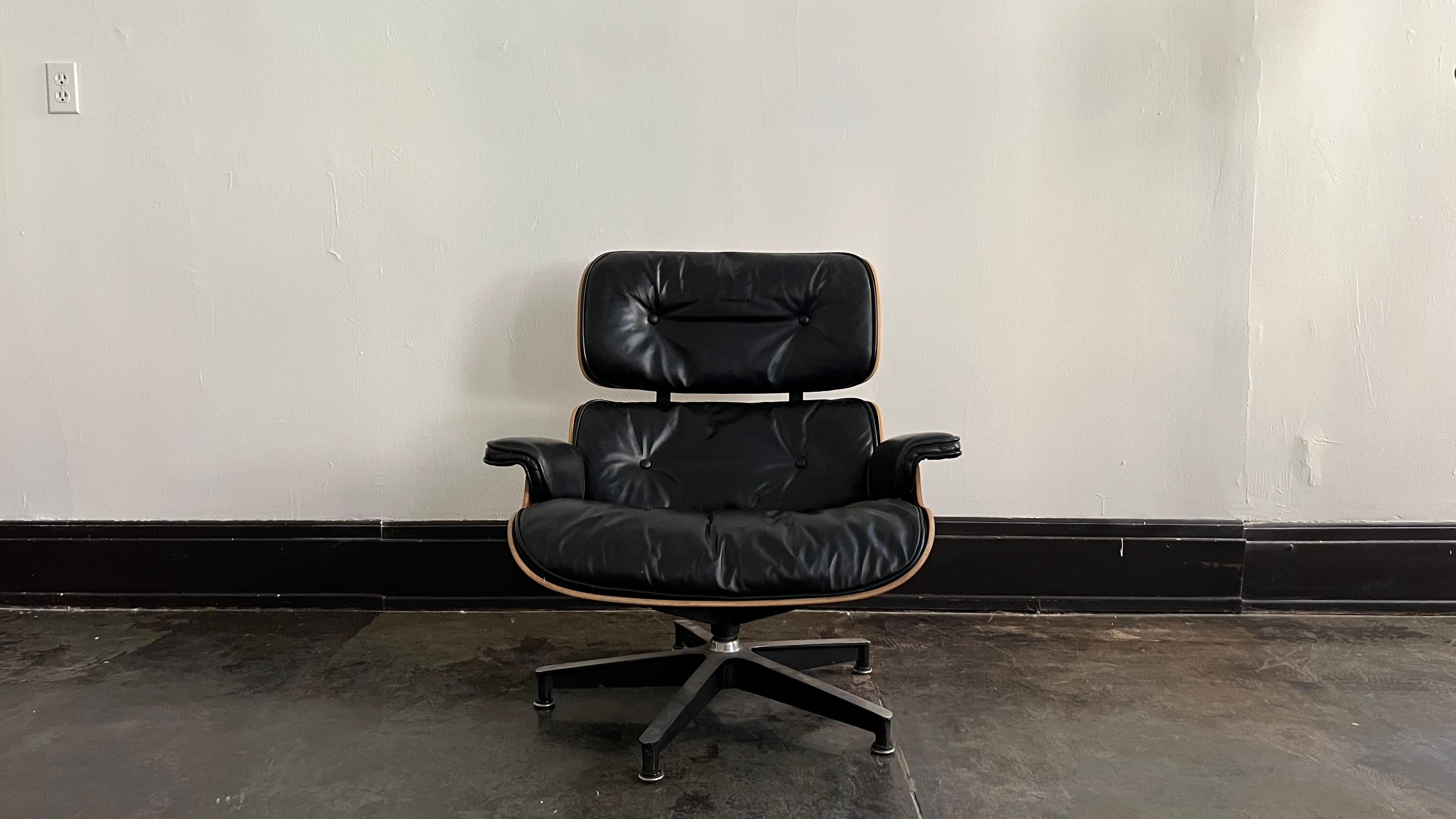 North American Herman Miller Rosewood Eames Lounge Chair 1960s For Sale