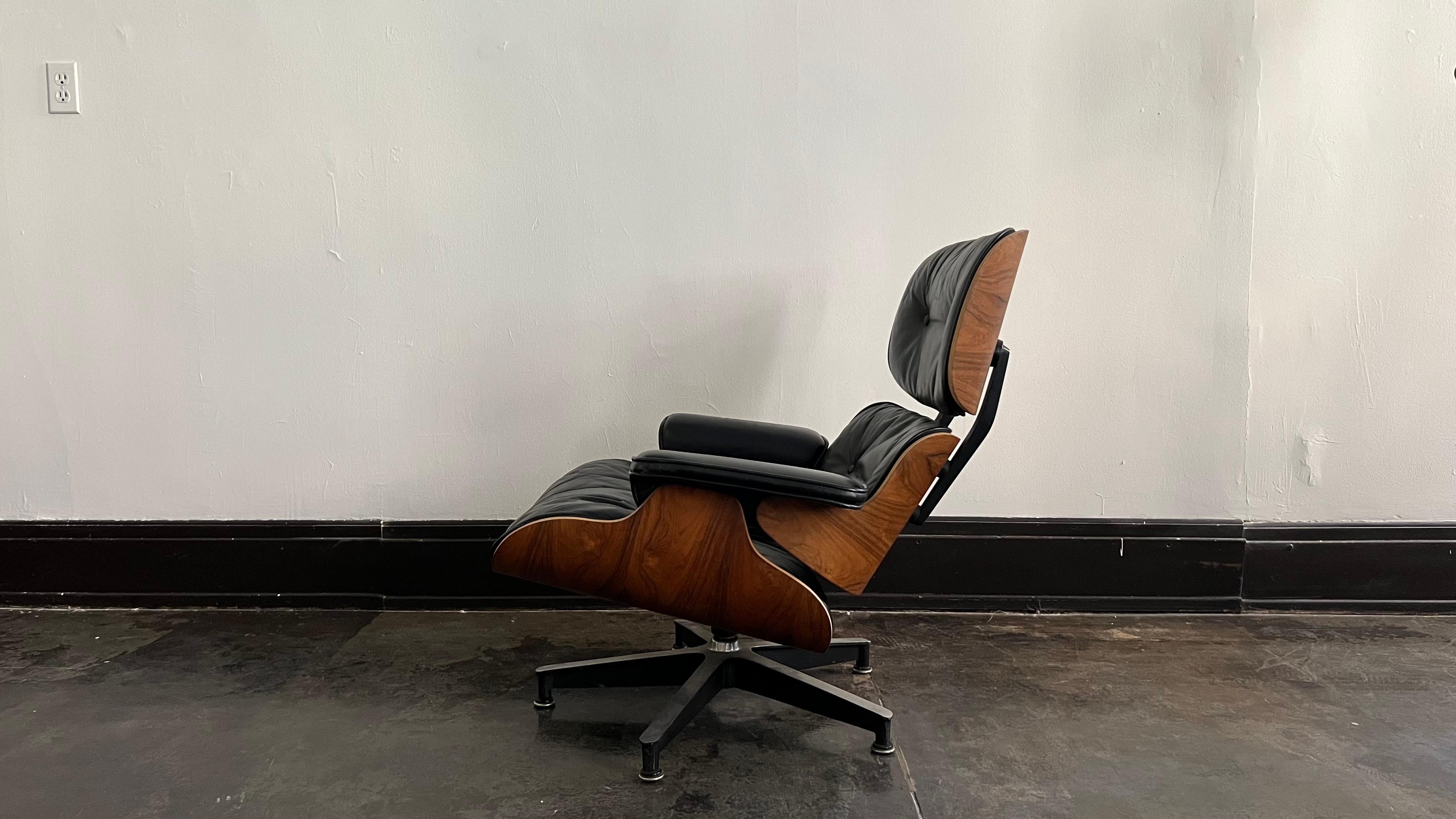 Molded Herman Miller Rosewood Eames Lounge Chair 1960s For Sale