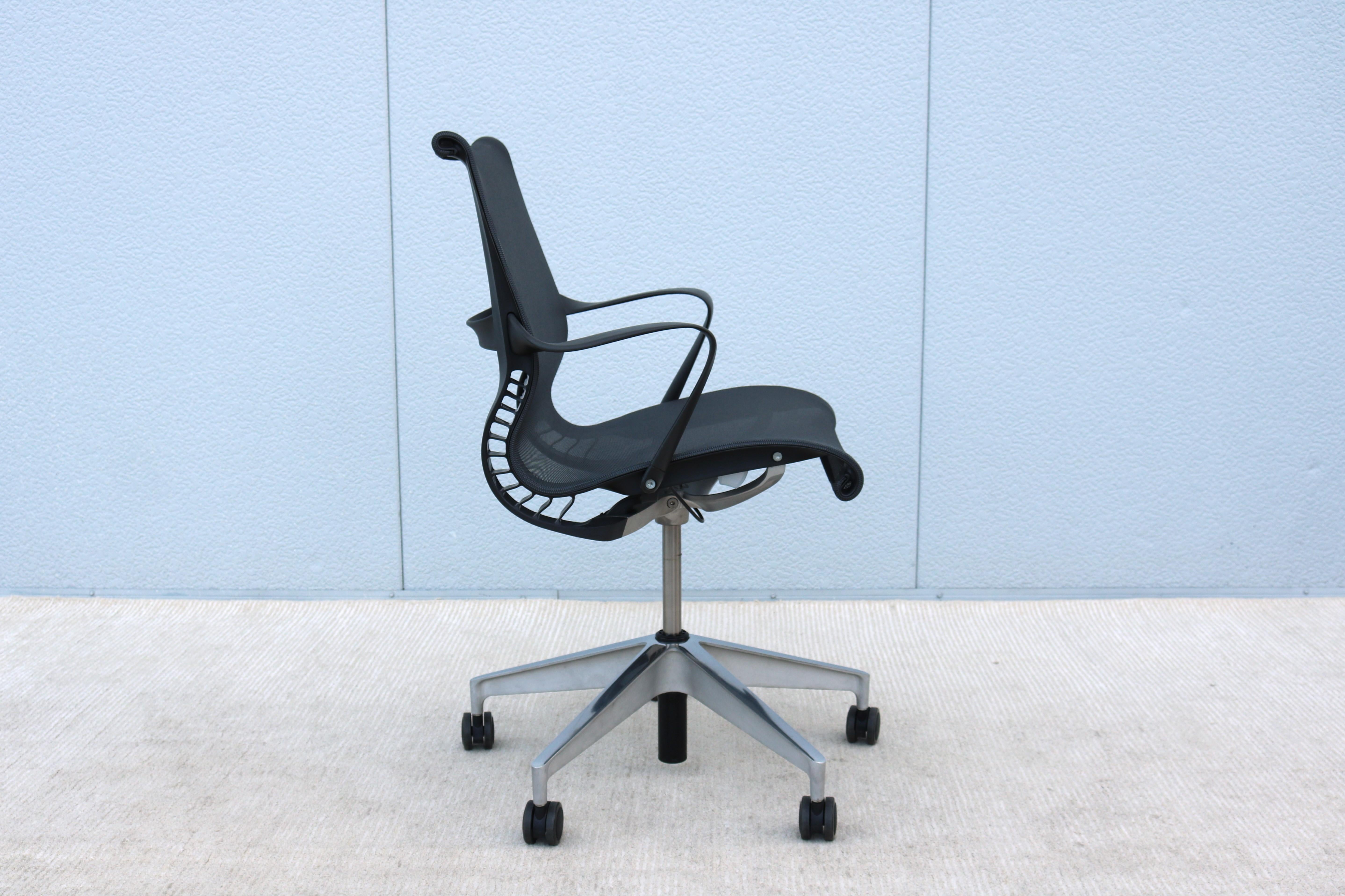 Herman Miller Setu Ergonomic Office Desk Chair in Lyris Graphite Mesh Fabric For Sale 3