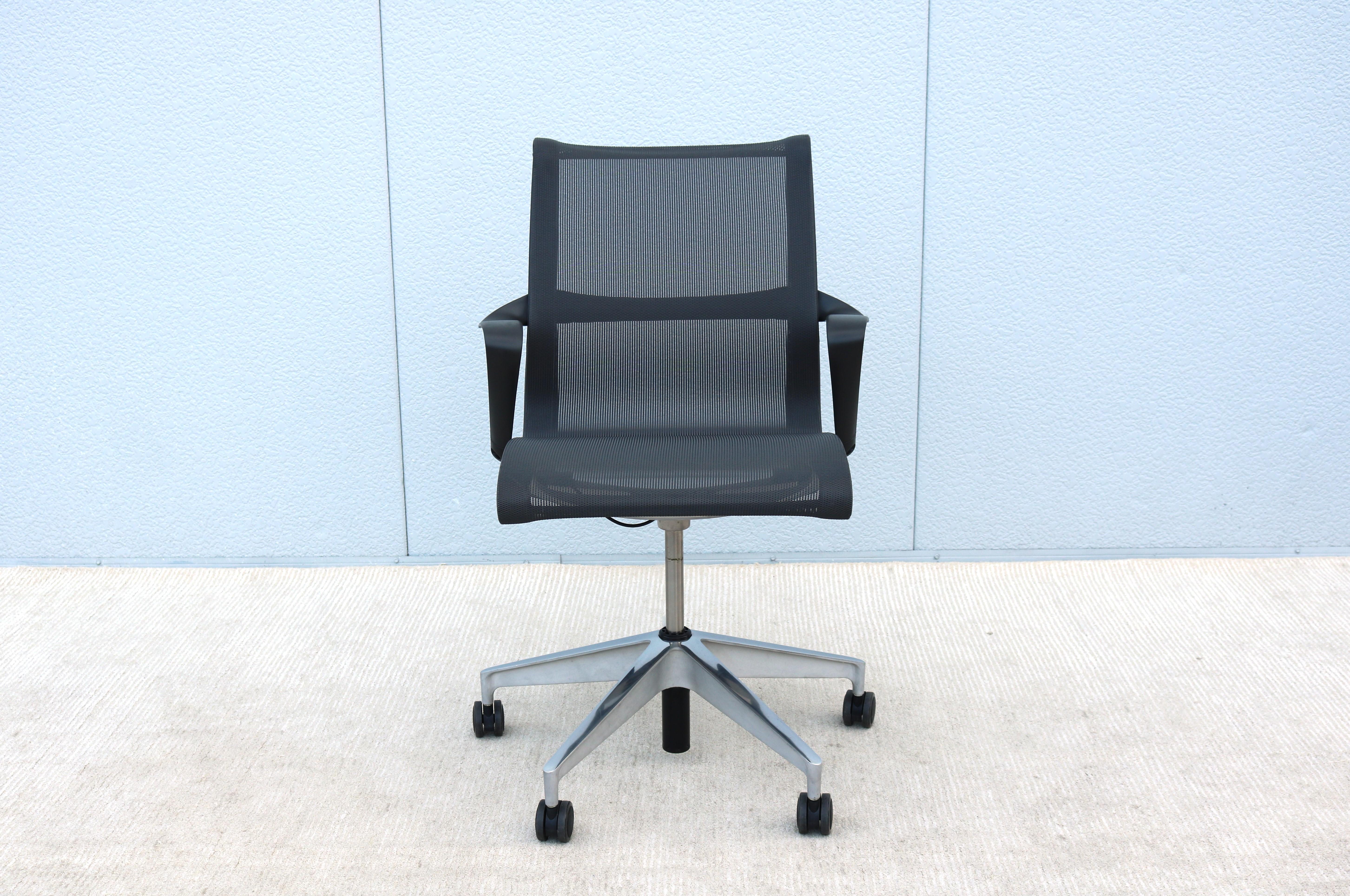 Poli Chaise de bureau ergonomique Setu en tissu de maille lyris graphite Herman Miller en vente