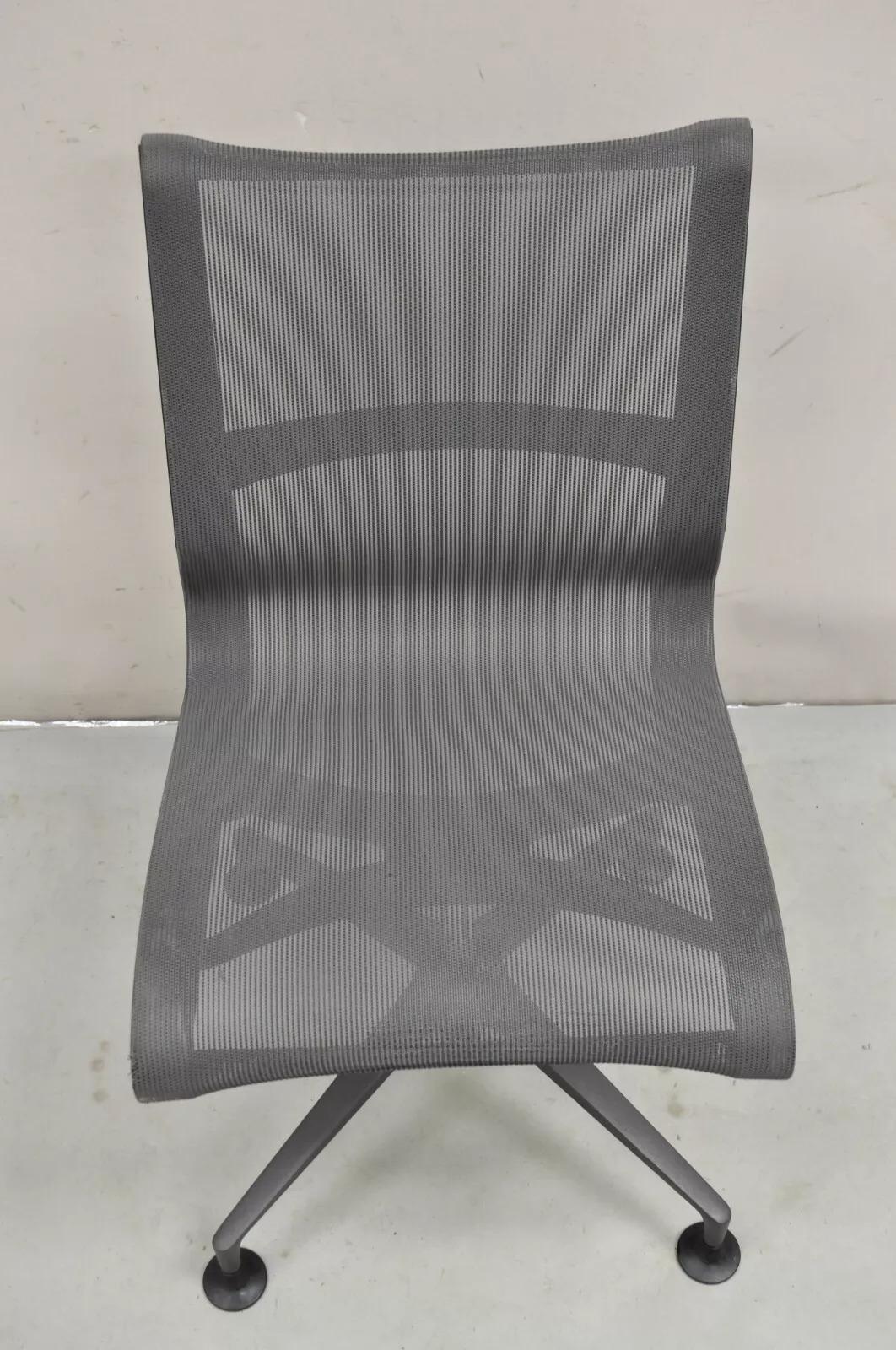Herman Miller Setu Silla Lateral Silla giratoria de oficina de malla metálica - Simple en Bueno estado para la venta en Philadelphia, PA