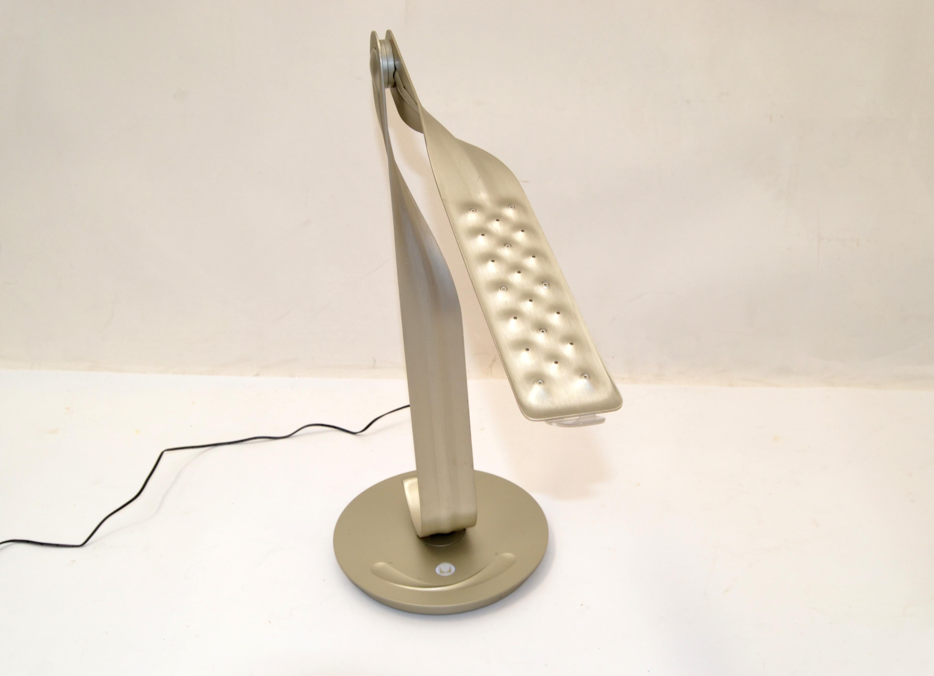 Herman Miller, signierte Blatt LED-Schreibtischlampe von Yves Behar, Modell G6510.3Y, Modern 2007 (Moderne) im Angebot