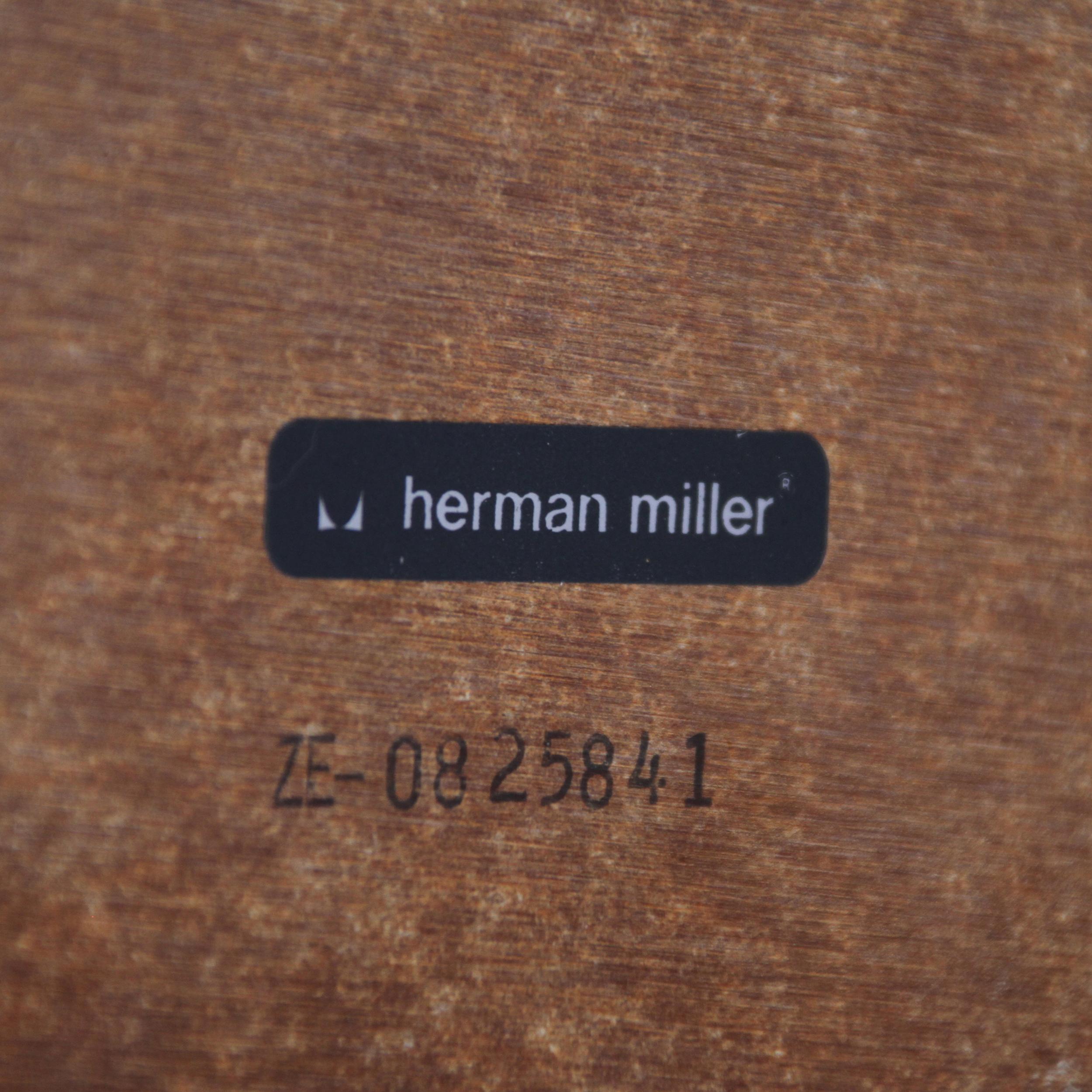 Table carrée Herman Miller en vente 5