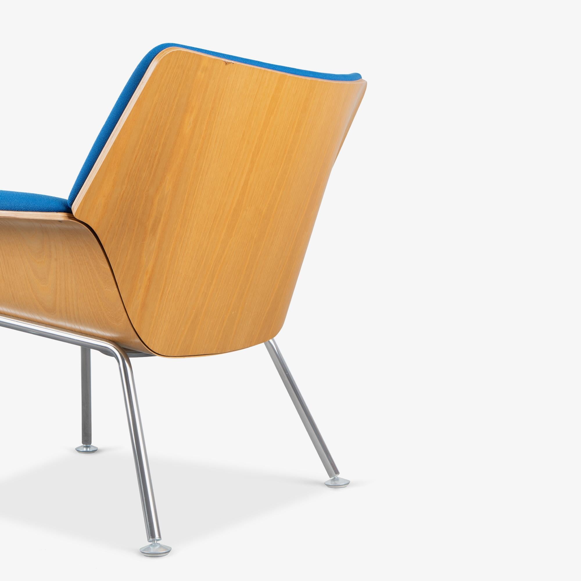 XXI secolo e contemporaneo Le sedie da salotto in compensato Herman Miller Swoop di Brian Kane in tessuto blu originale in vendita