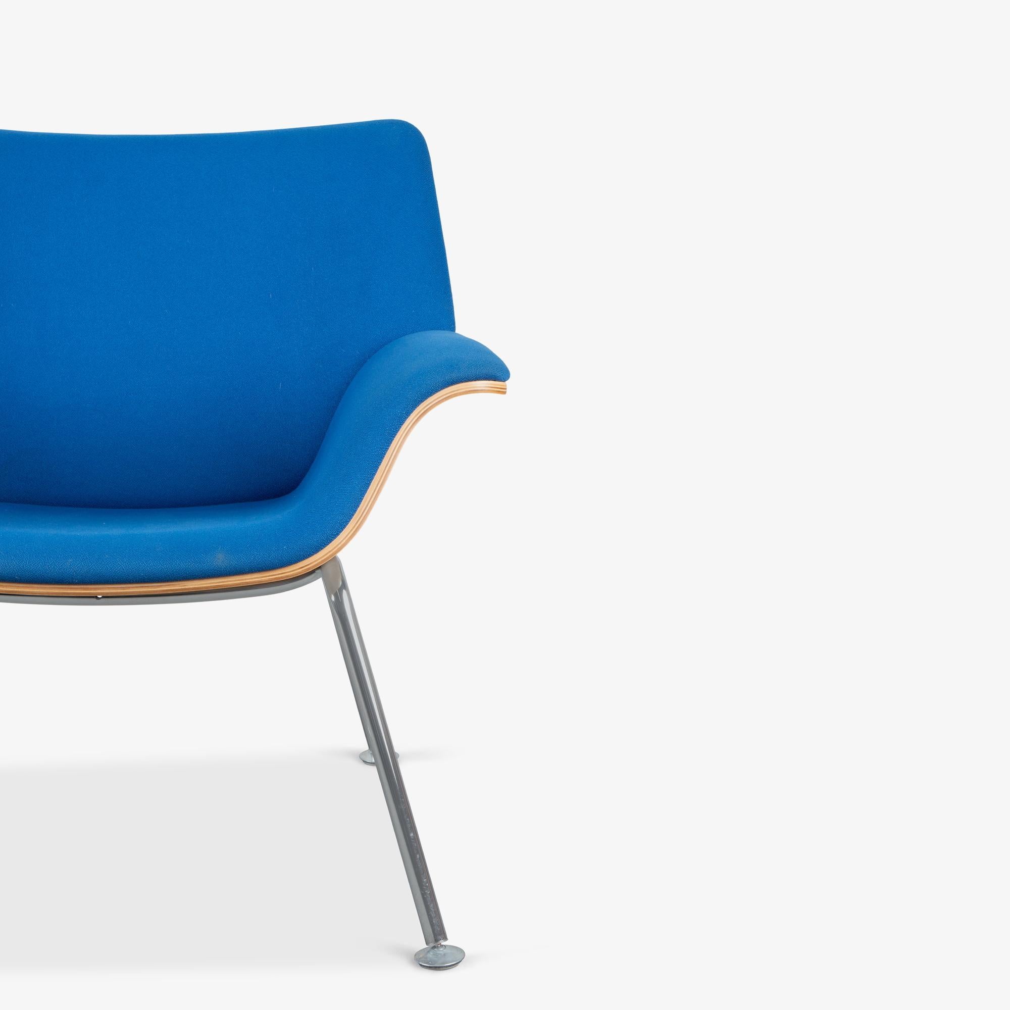 Le sedie da salotto in compensato Herman Miller Swoop di Brian Kane in tessuto blu originale in vendita 2