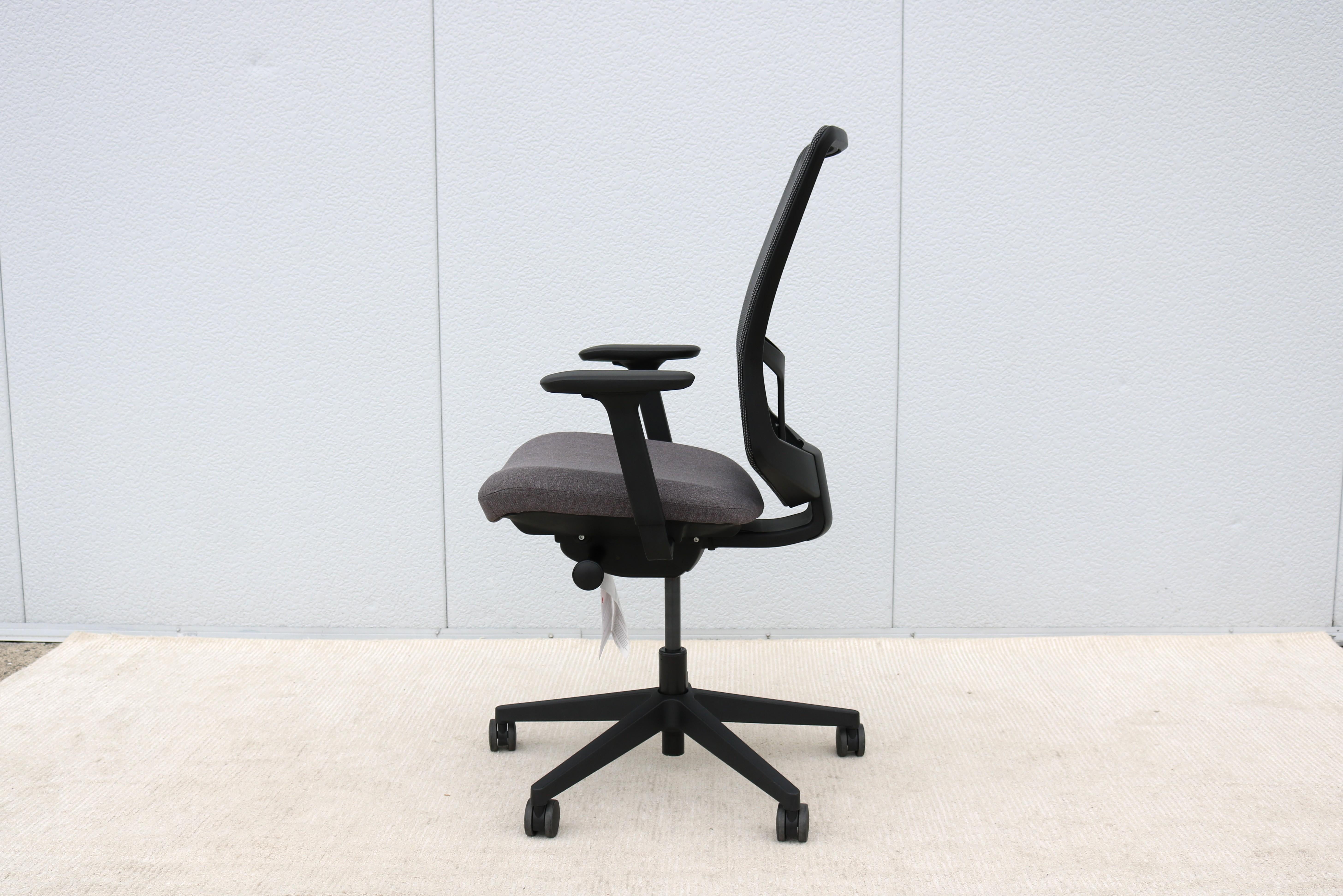 Herman Miller Verus Ergonomic Task Office Desk Chair Fully Adjustable, Brand New For Sale 3