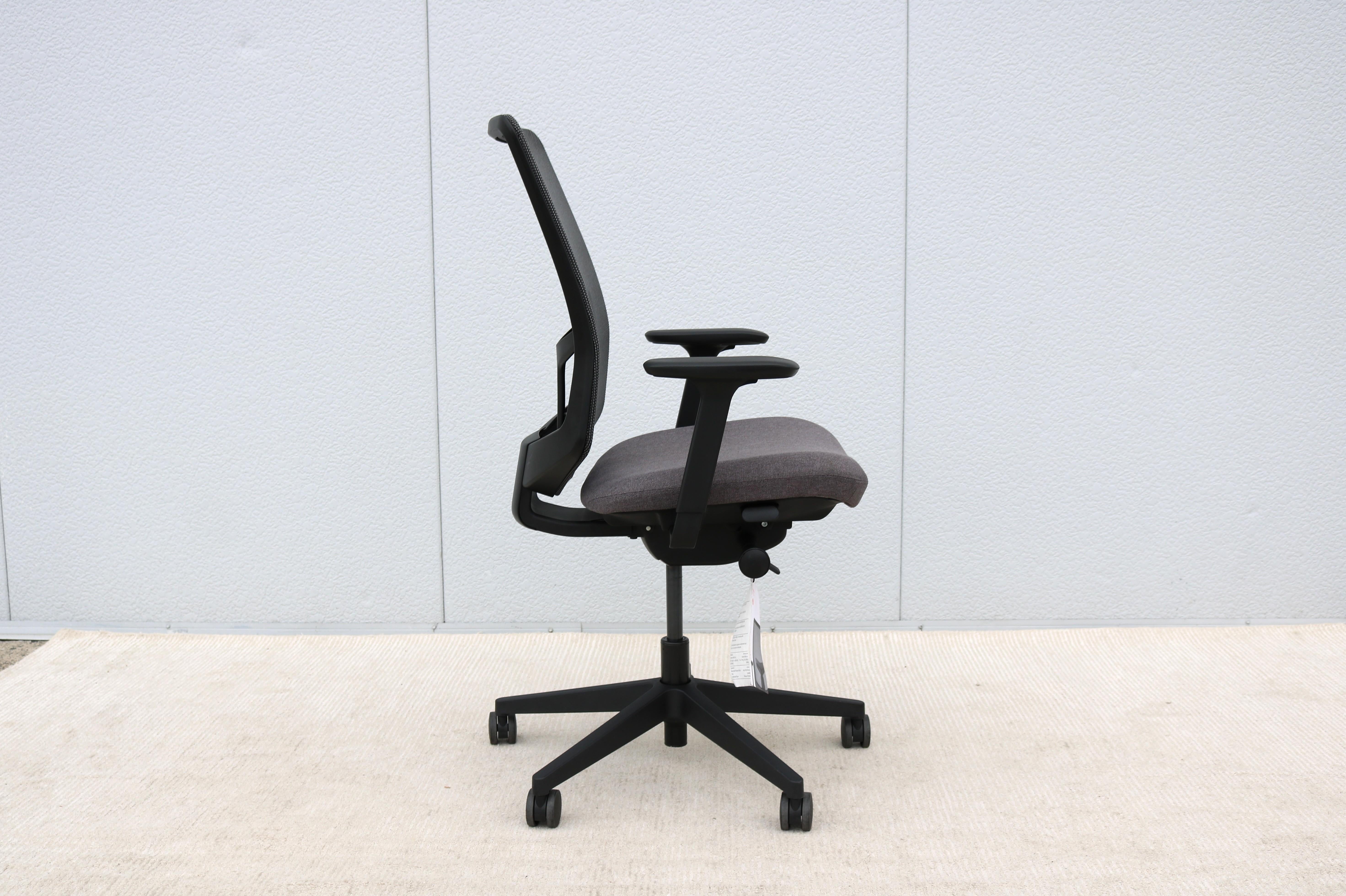 Herman Miller Verus Ergonomic Task Office Desk Chair Fully Adjustable, Brand New For Sale 6