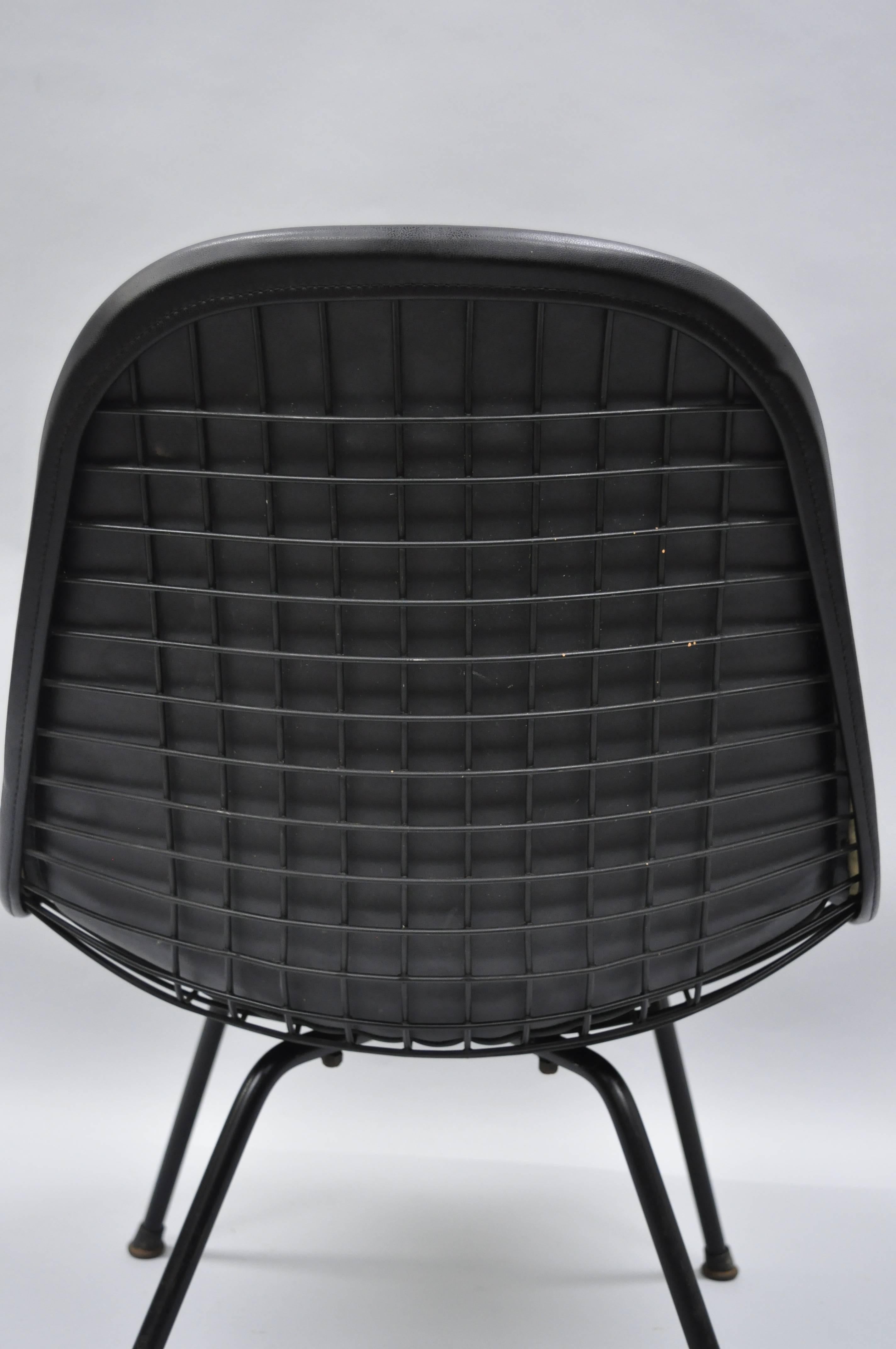 American Herman Miller Vintage Eames DKX Chair Black Upholstered Padded Vinyl Wire Frame For Sale