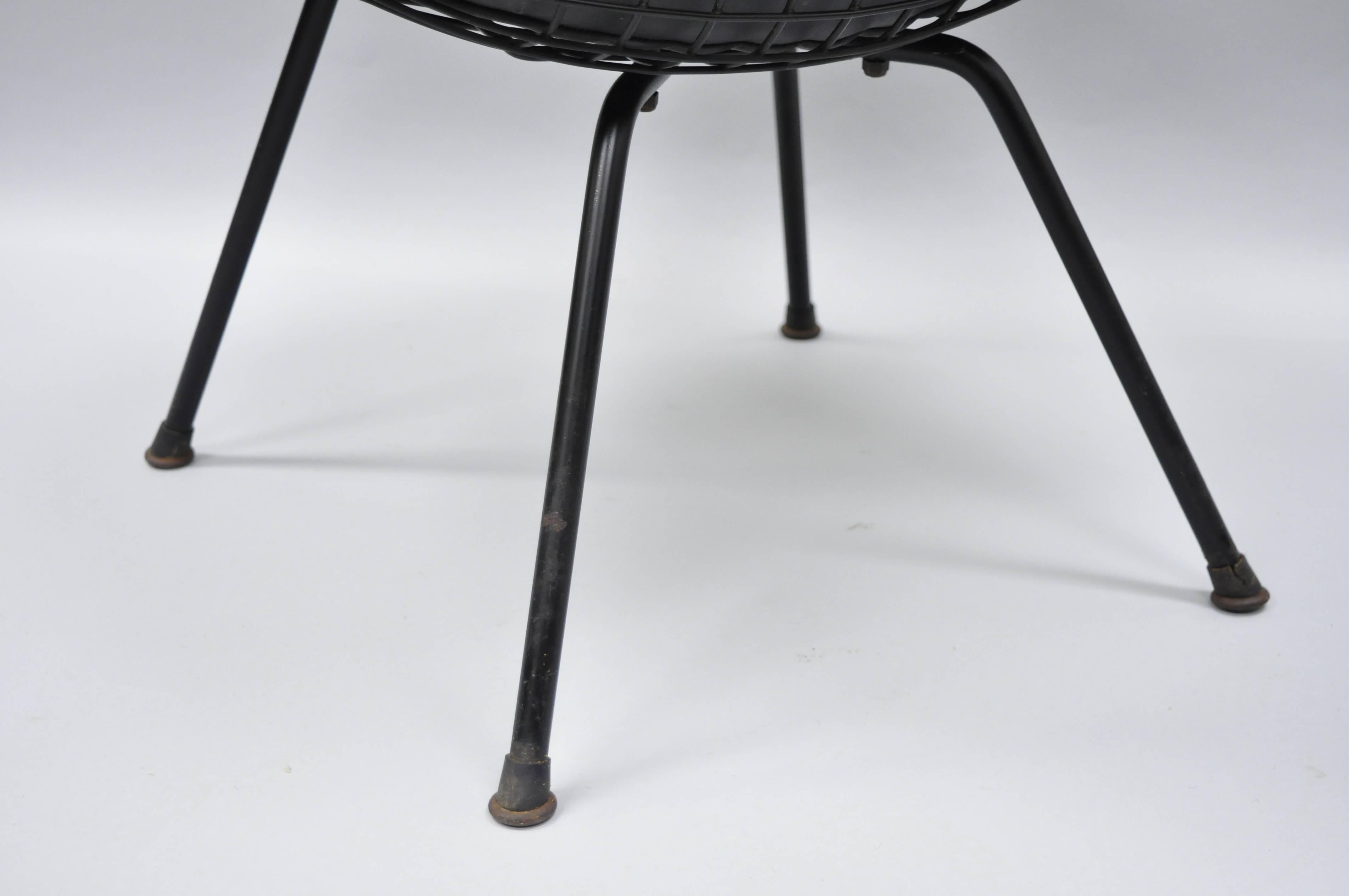 Herman Miller Vintage Eames DKX Chair Black Upholstered Padded Vinyl Wire Frame In Good Condition For Sale In Philadelphia, PA