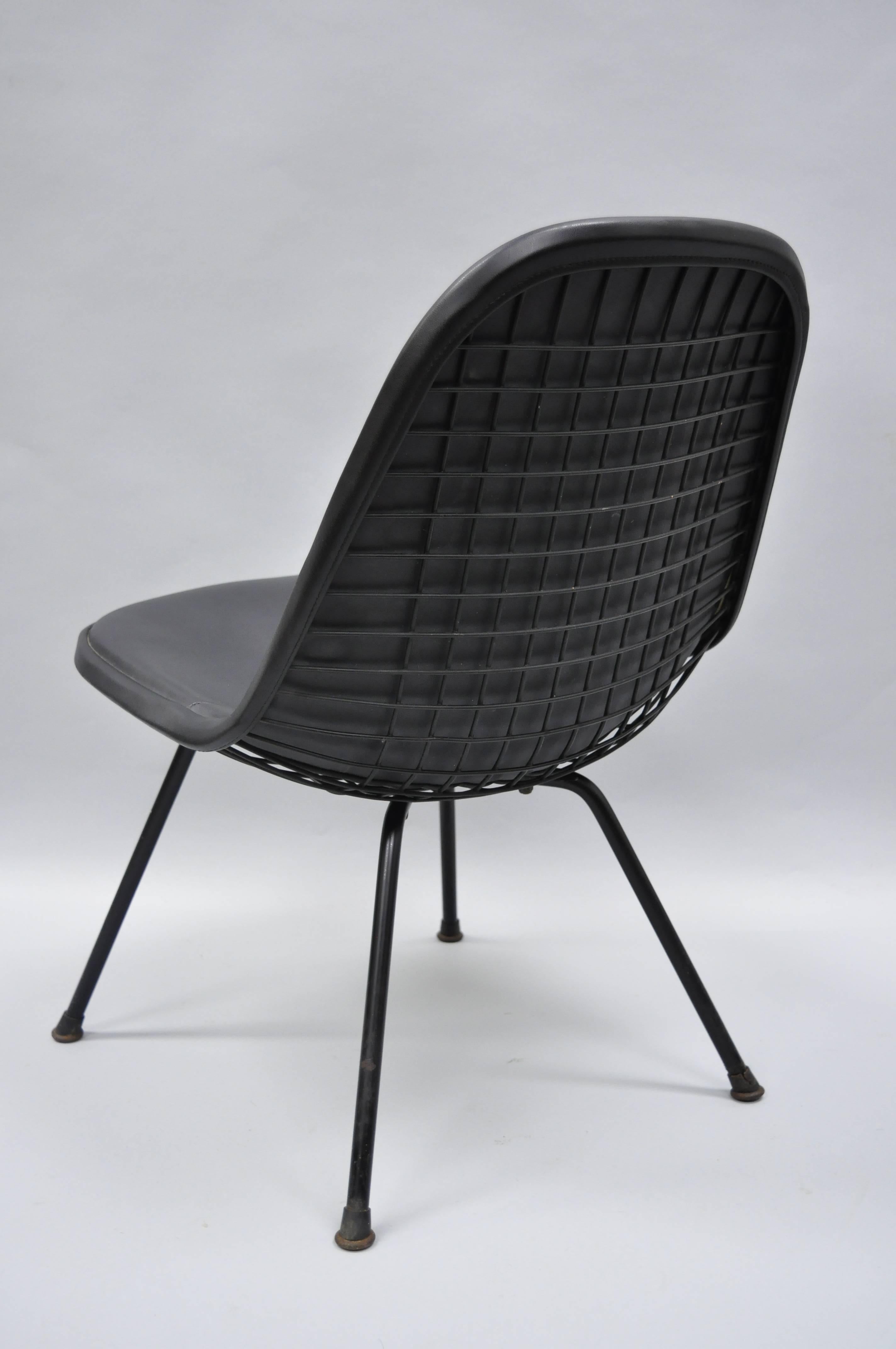 20th Century Herman Miller Vintage Eames DKX Chair Black Upholstered Padded Vinyl Wire Frame For Sale