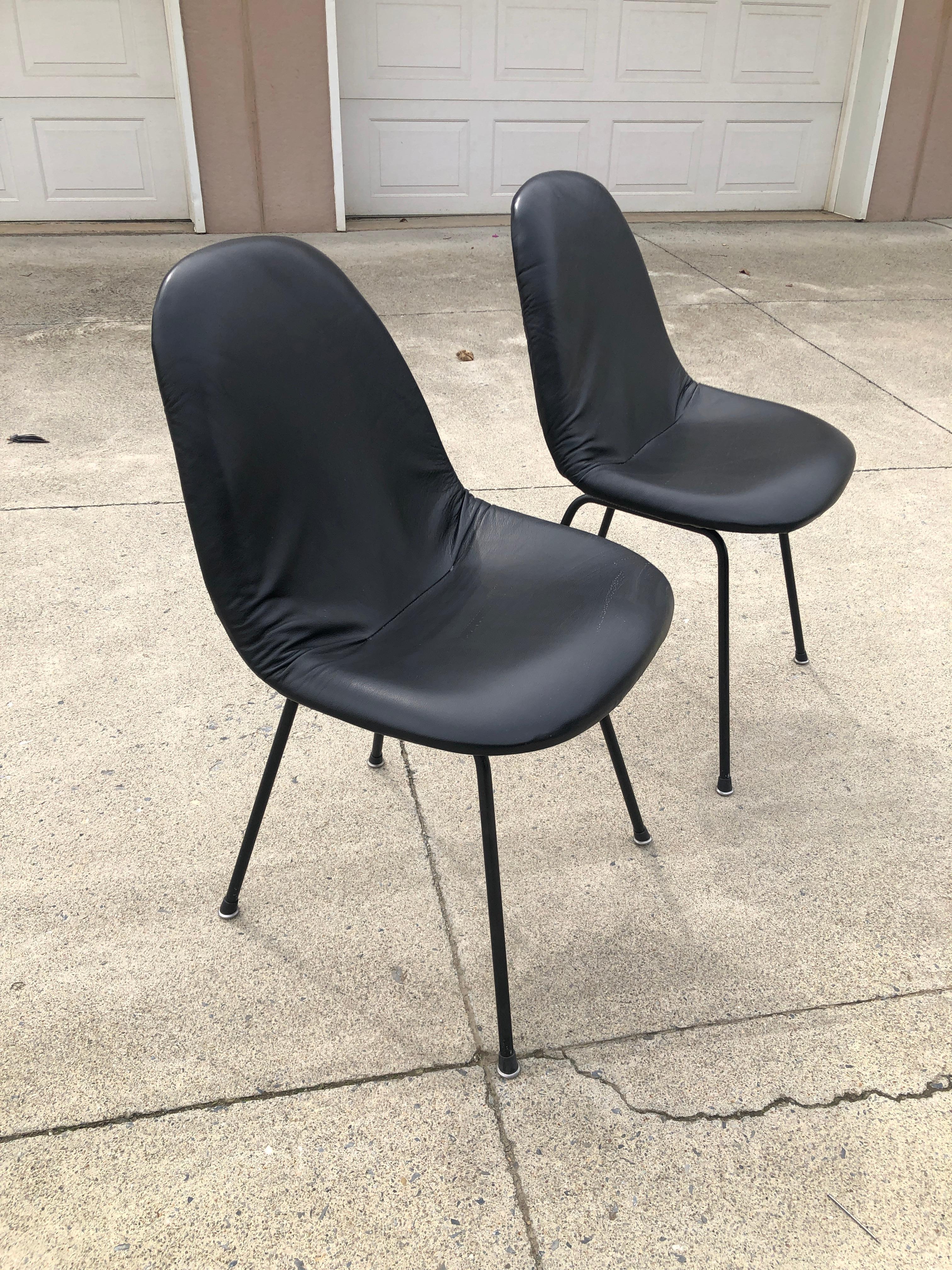 Herman Miller Vintage Eames DKX Four Chairs Black Padded Vinyl Wire Framed For Sale 7