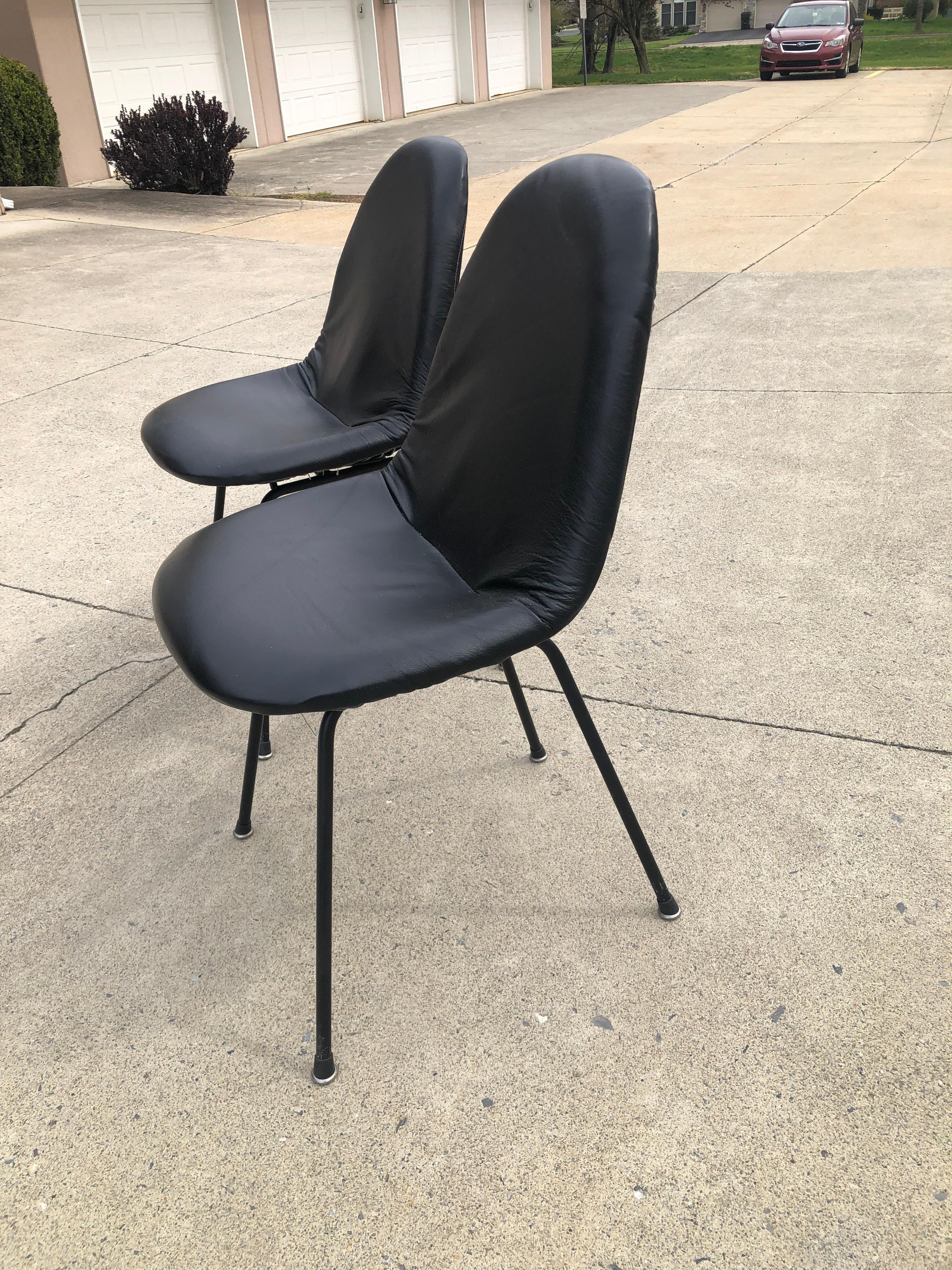 Herman Miller Vintage Eames DKX Four Chairs Black Padded Vinyl Wire Framed For Sale 8