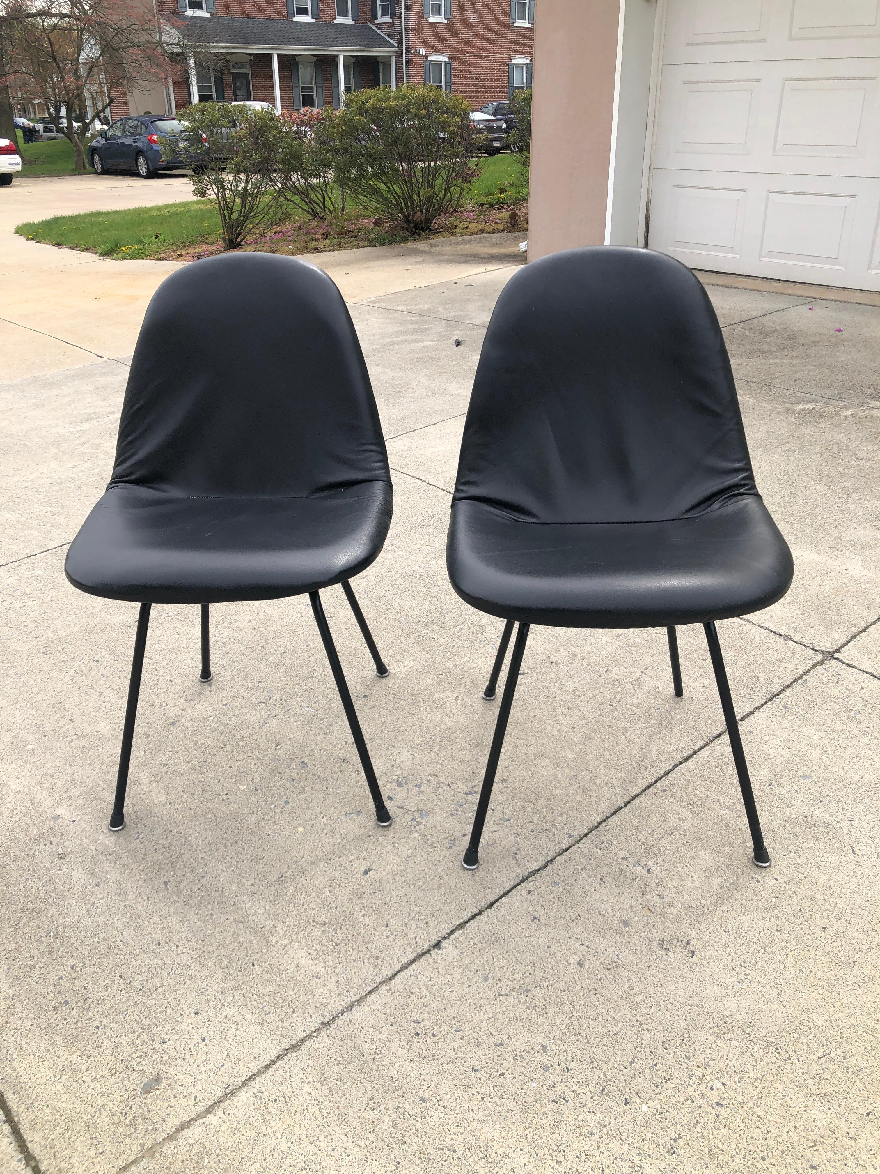 Herman Miller vintage Eames DKX four chairs black padded vinyl wire framed
Mfg 1954-1955 original glides and fabric.