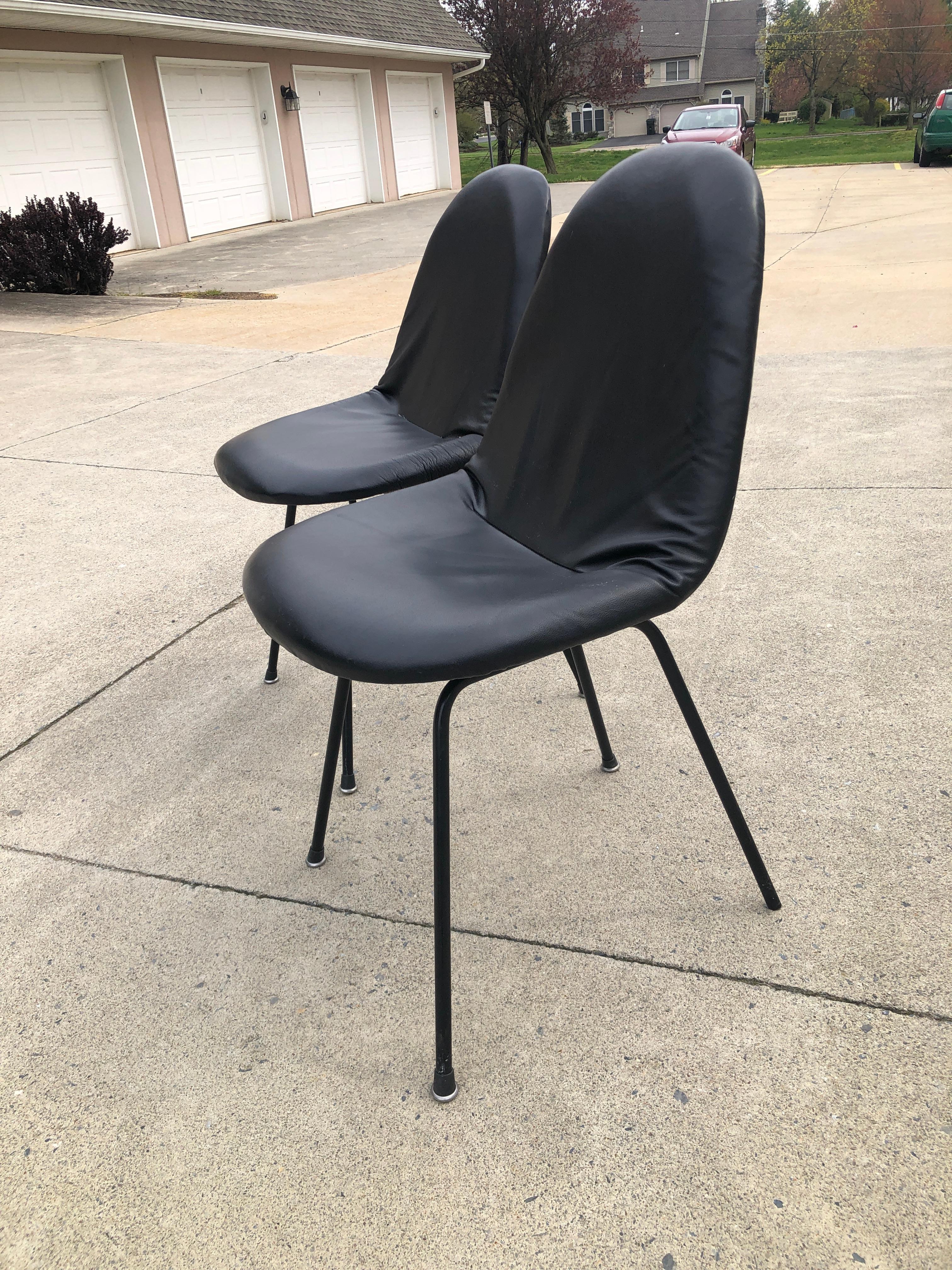 Mid-Century Modern Herman Miller Vintage Eames DKX Four Chairs Black Padded Vinyl Wire Framed For Sale