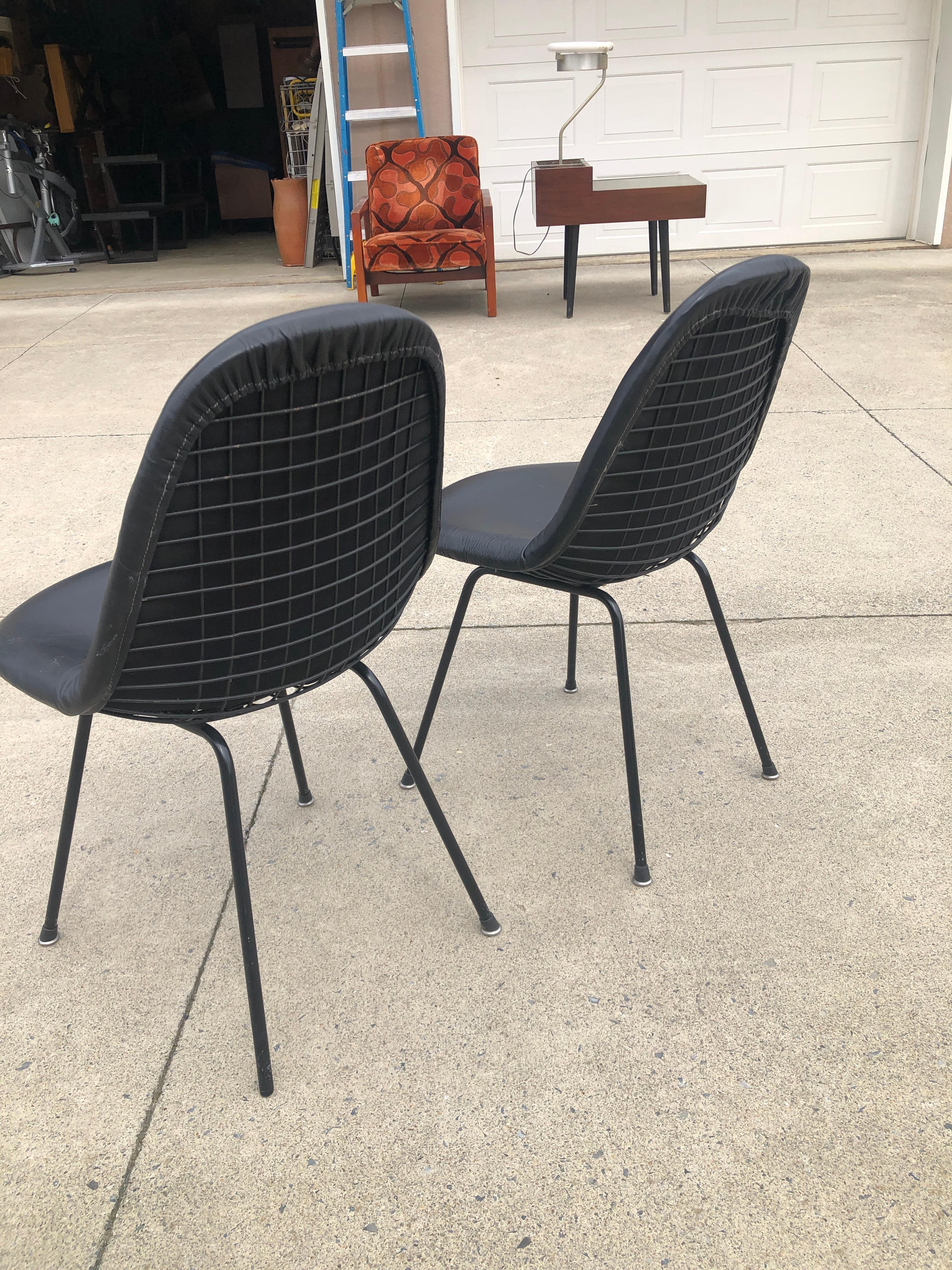 American Herman Miller Vintage Eames DKX Four Chairs Black Padded Vinyl Wire Framed For Sale