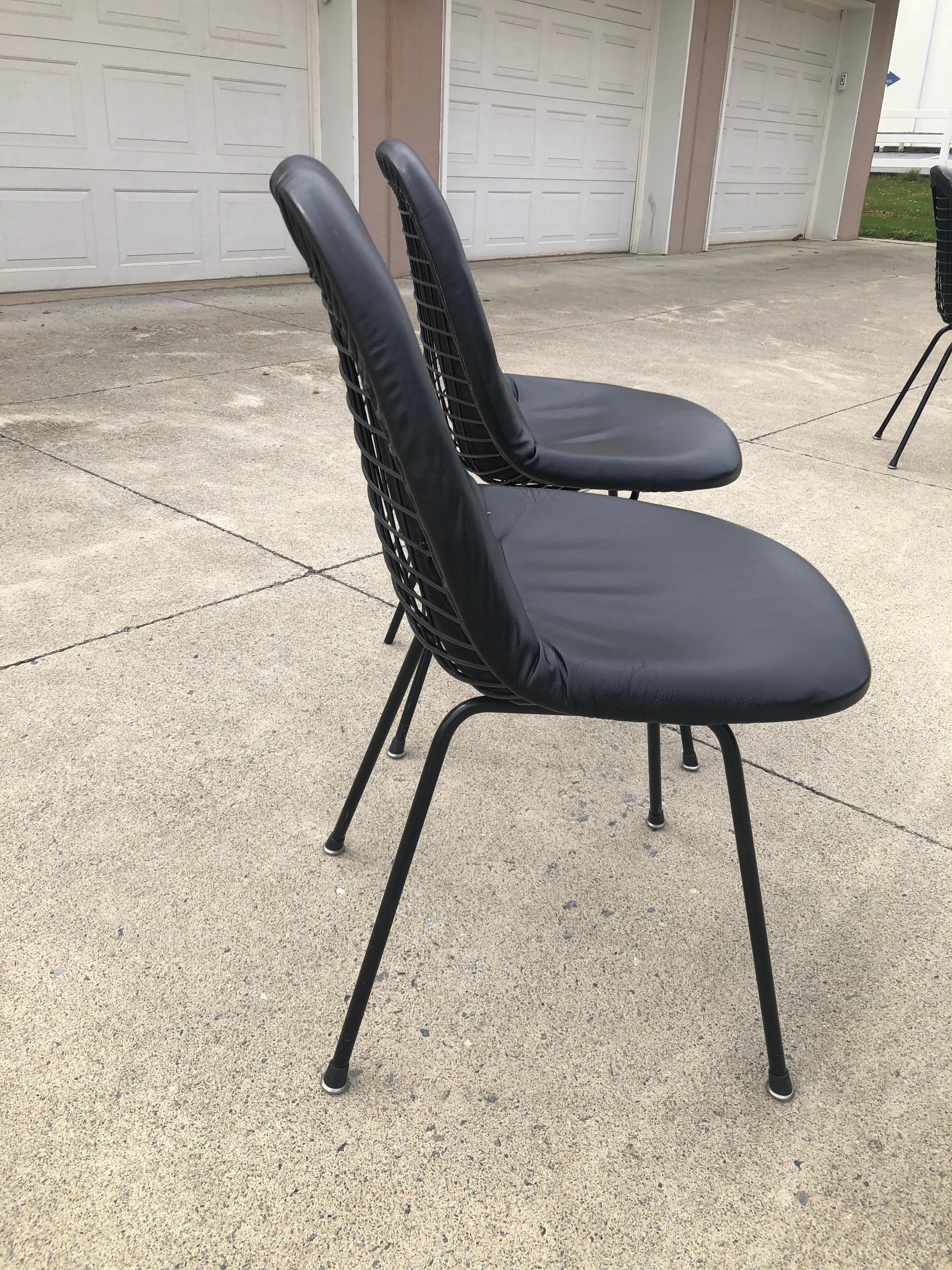 Herman Miller Vintage Eames DKX Four Chairs Black Padded Vinyl Wire Framed In Fair Condition For Sale In Allentown, PA