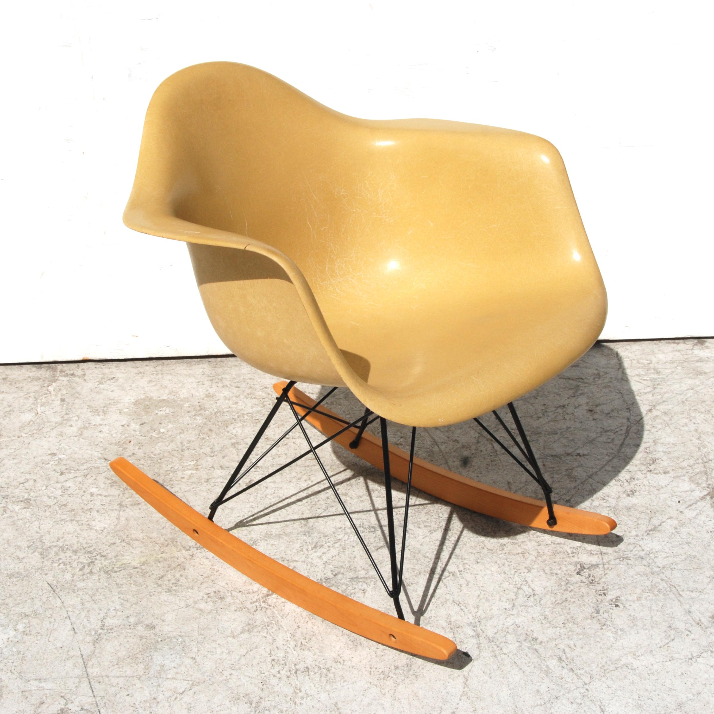 Herman Miller yellow armed shell fiberglass rocker designed by Eames

Manufactured in the 1970s, this rocker is one of the most iconic designs from Charles and Ray Eames.

Base is new and features oak runners.

Signed, and guaranteed authentic.