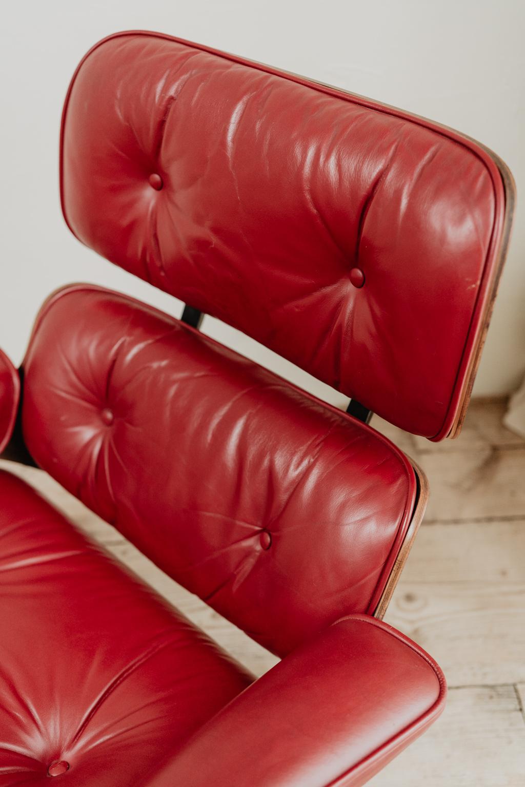 Gorgeous Herman Miller Eames lounge chair and ottoman in wonderful red leather.
A classic icon !