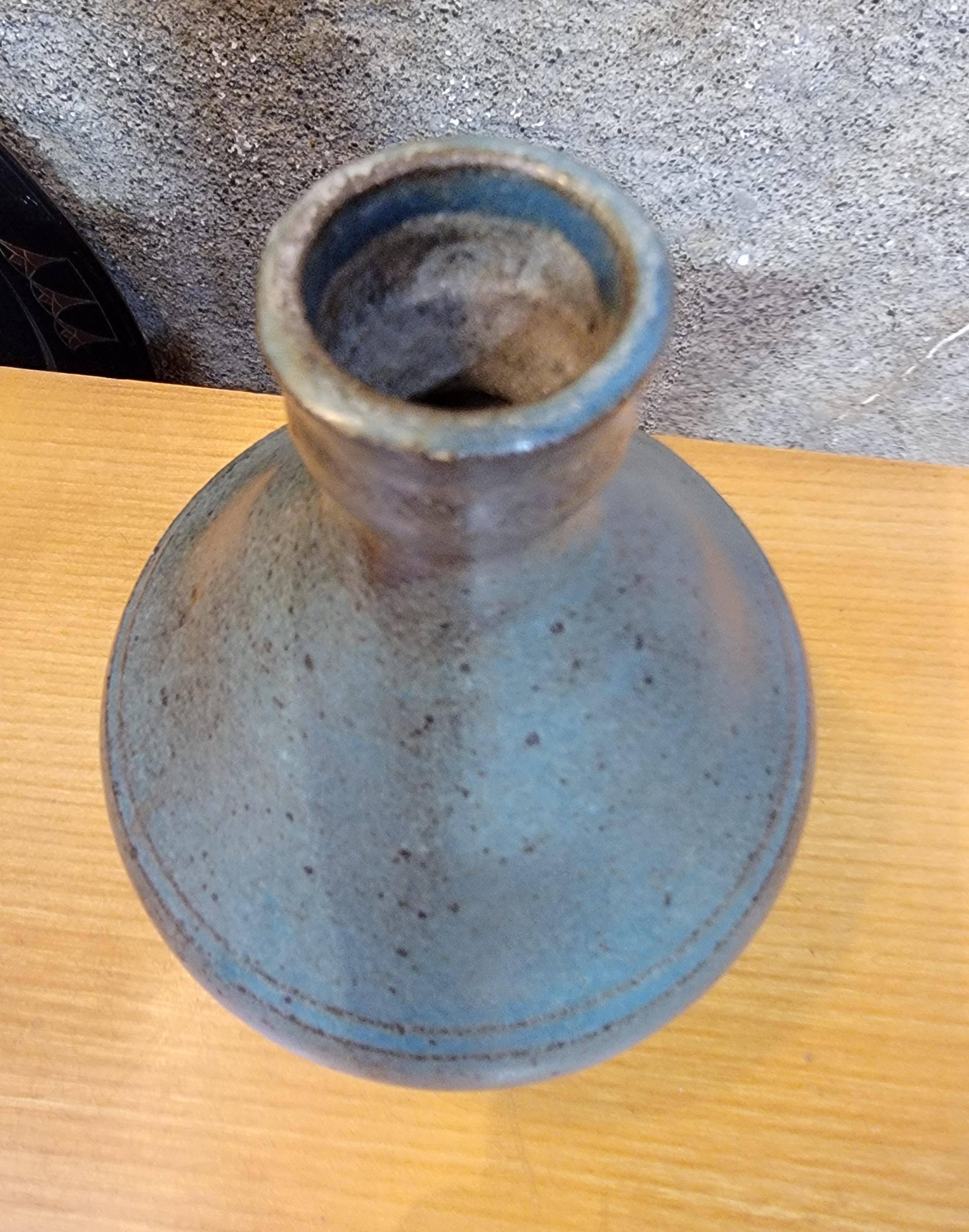 Jarrón de cerámica labrada a mano Herman Roderick Volz siglo XX en venta