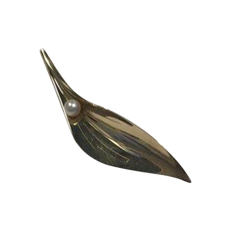 Herman Siersbøl Spilla in oro 8K con perla in vendita