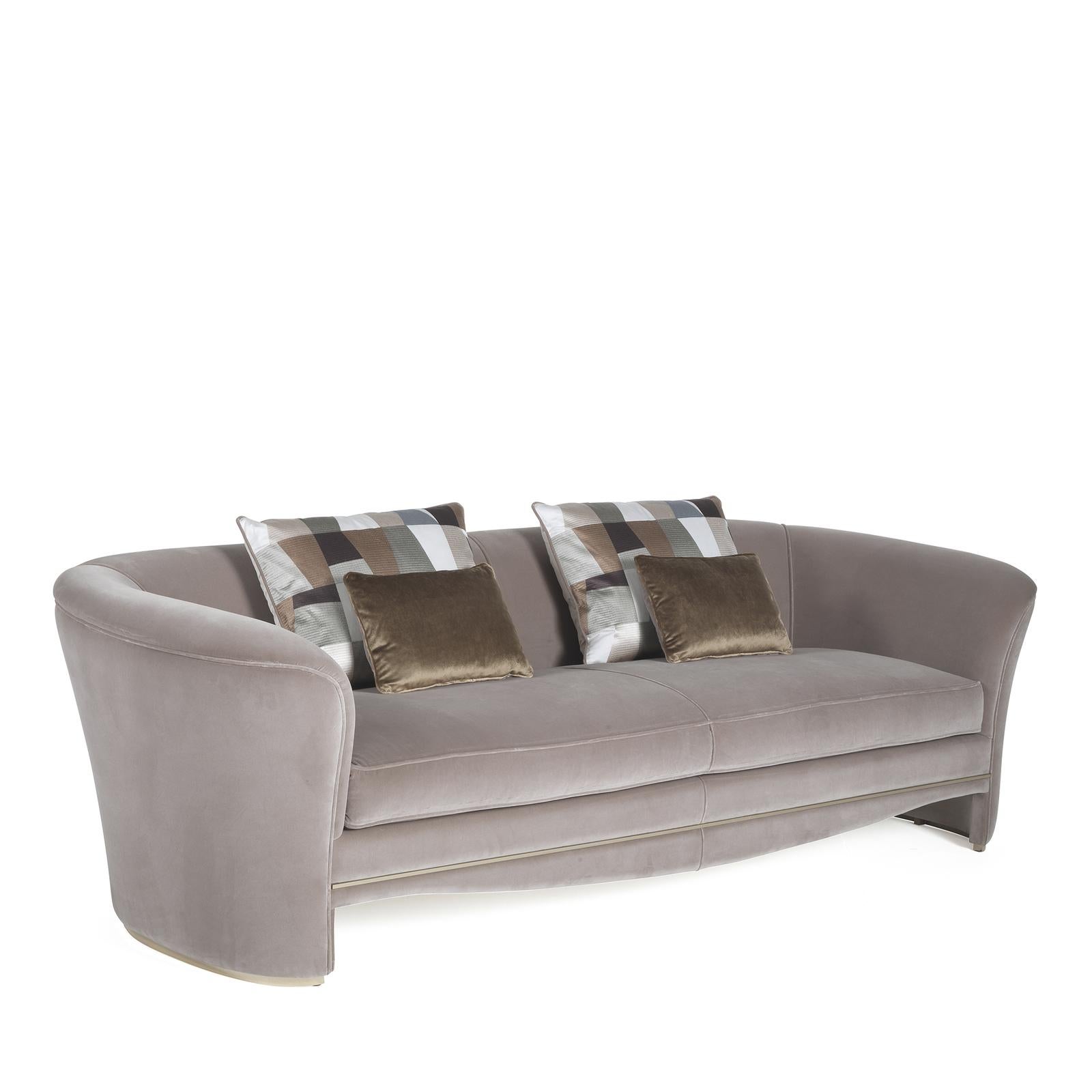 From the Jacob collection, this exceptional sofa offers maximum comfort and an elegant allure. A modern take on the Cabriole style, the curves of the broad back effortlessly flow into the sinuous arms, creating an embracing silhouette. The wood