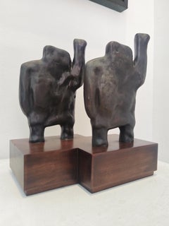 Escultura de bronce de 30 cm de altura sobre base de madera "Protesta"