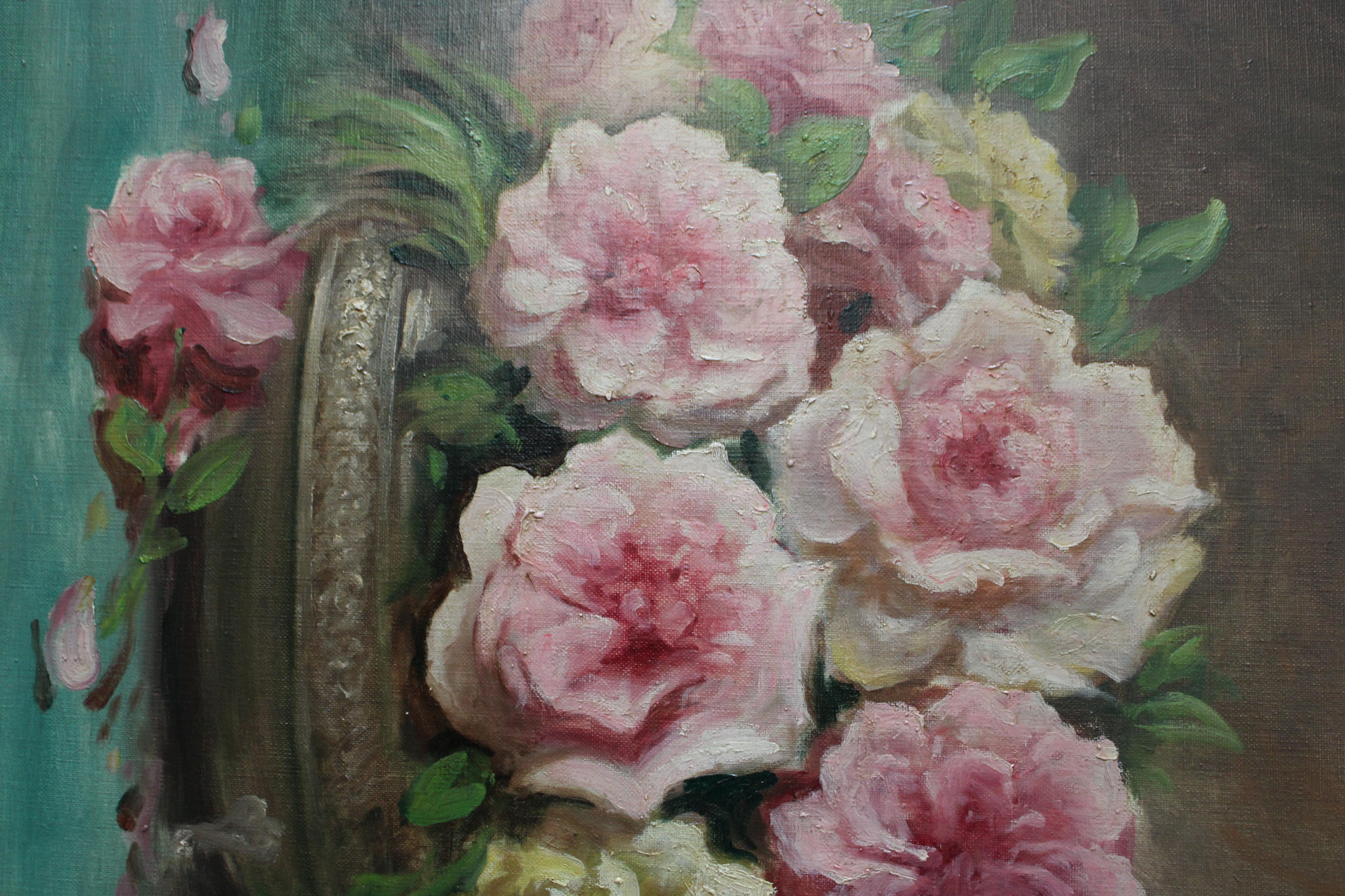 Natura morta di fiori Grandi rose antiche francesi rosa, gialle e rosse su tela in vendita 3