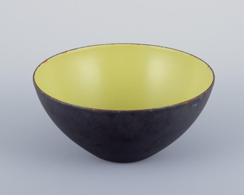 Hermann Krenchel, four Krenit metal bowls with enamel in black, mint green, apple green, and yellow.
From the 1960s/1970s.
Marked.
In very good condition with minimal signs of use.
Large bowls: D 12.5 cm x H 6.0 cm.
Small yellow bowl: D 8.7 cm x H