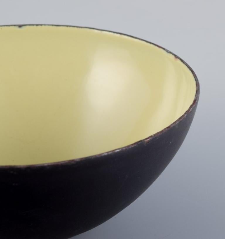 Hermann Krenchel. Four Krenit metal bowls with enamel in black, green, yellow In Good Condition For Sale In Copenhagen, DK