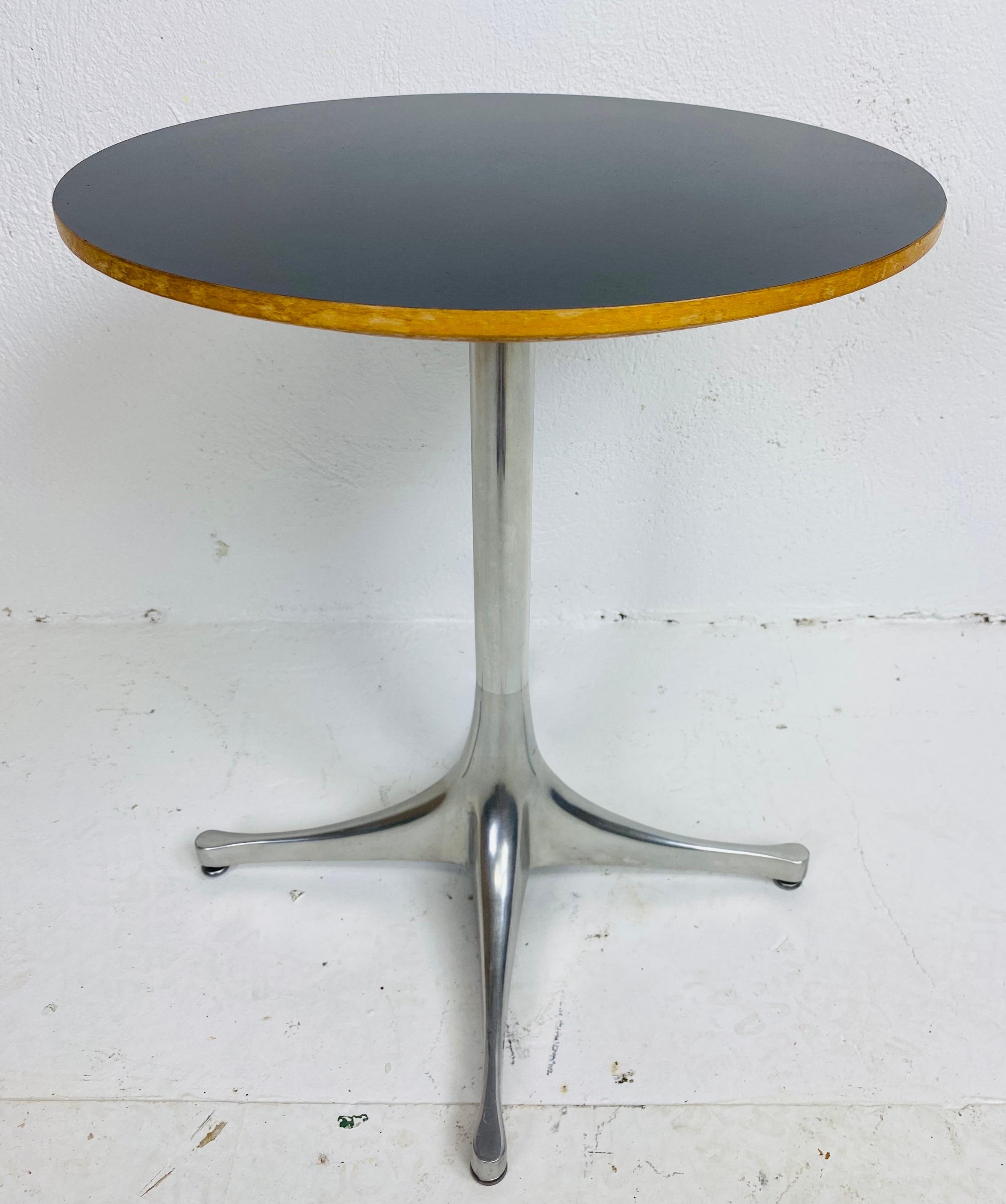 Hermann miller mid century modern Nelson side table  In Good Condition For Sale In Allentown, PA
