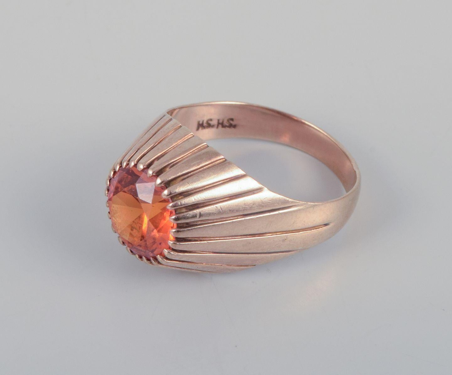 PRE-OWNED GOODS ARE EXEMPT FROM IMPORT TARIFFS FOR U.S., UK, AUSTRALIAN & CANADIAN CUSTOMERS.   
THEREFORE, NO IMPORT TARIFFS WILL BE APPLICABLE TO YOUR PURCHASE. 

Hermann Siersbøl. Men's gold ring in Art Deco style.
With faceted orange