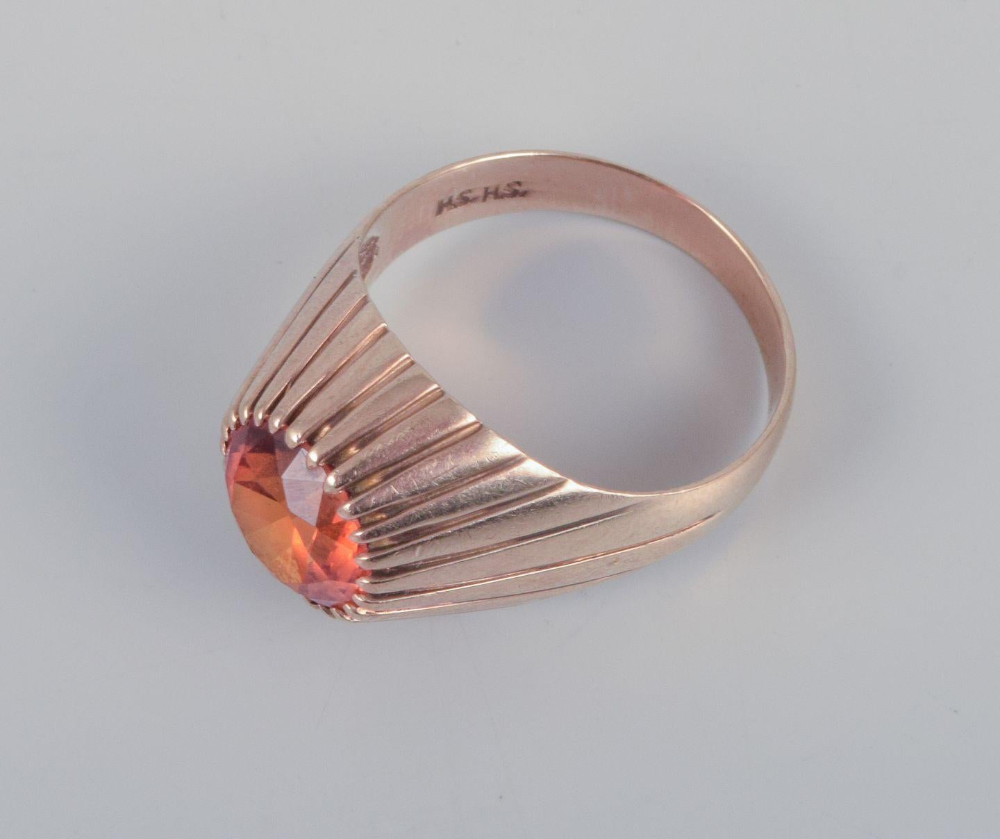 Hermann Siersbøl. Men's gold ring in Art Deco style. Mid-20th C. In Excellent Condition For Sale In bronshoj, DK