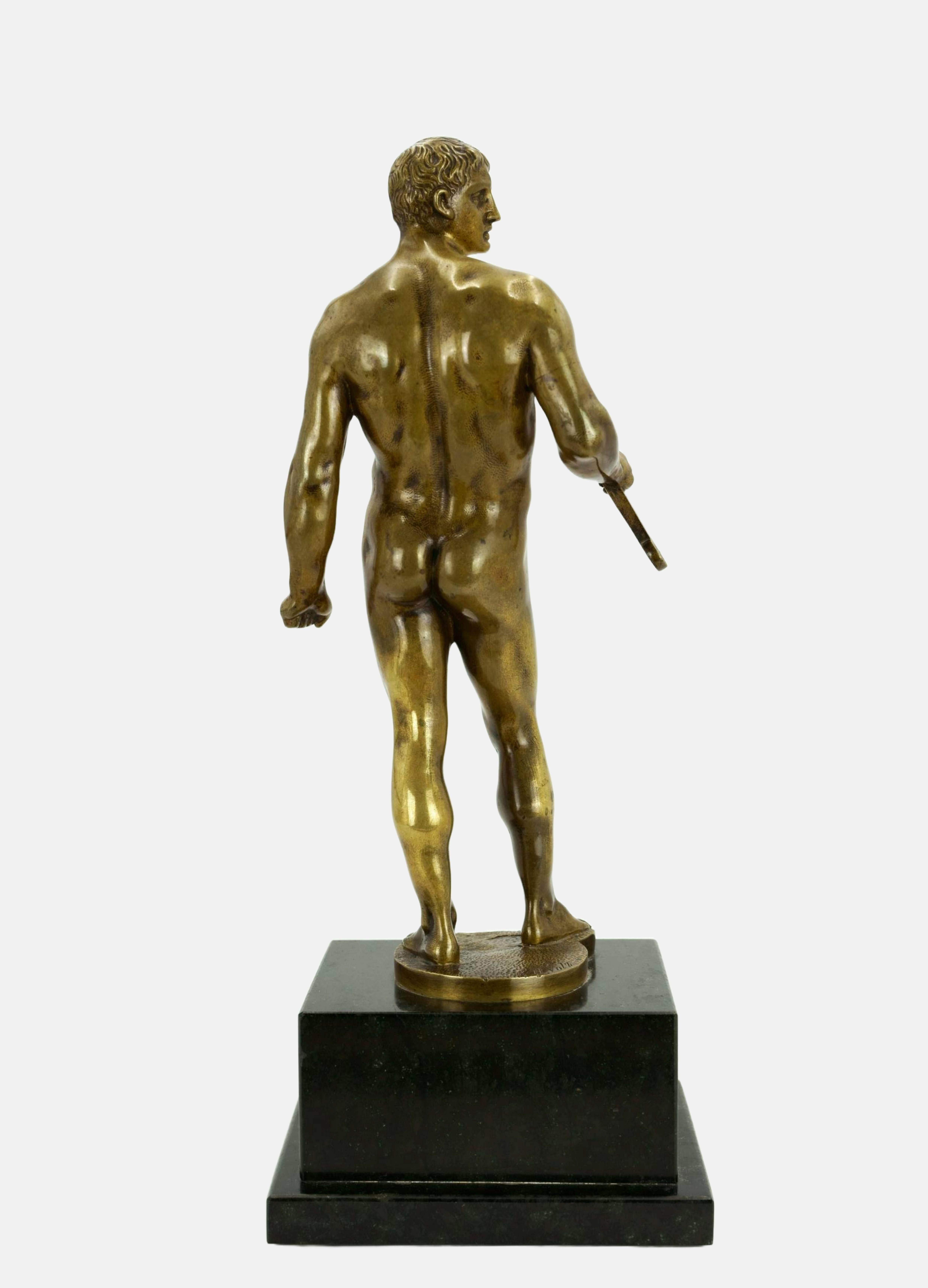Hermann Volz (1847 Karlsruhe - 1914 ibid.), Naked warrior with short sword, c. 1935. Partially (?) patinated bronze with cast plinth mounted on a black marble base (6.8 cm high). 32.5 cm (total height) x 12 cm (width) x 7 cm (depth), weight 3.7 kg.