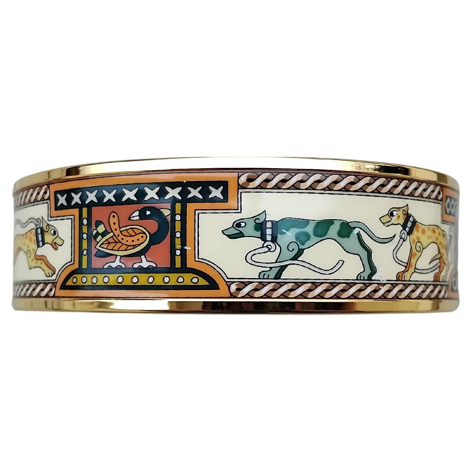 Gorgeous Authentic Hermès Bracelet

Print: Lévriers (Greyhound dogs)

Made in Austria + A (1997)

Made of printed enamel and NEW yellow gold plated hardware

Colorways: beige, green, yellow, brick orange

Leashes, collars, and decoration details